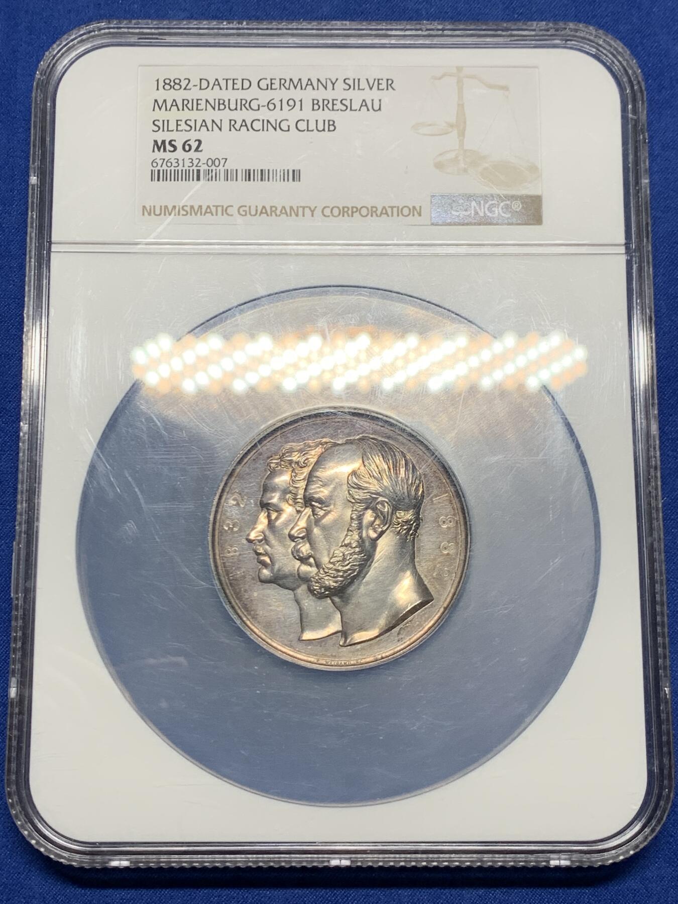 《竞宝斋》第397场 周日，周一，2场连拍 （全场包邮） NGC MS62 德国1882年普鲁士皇家赛马场落成50周年纪念大银章，镜面底板高浮雕，N加大盒。