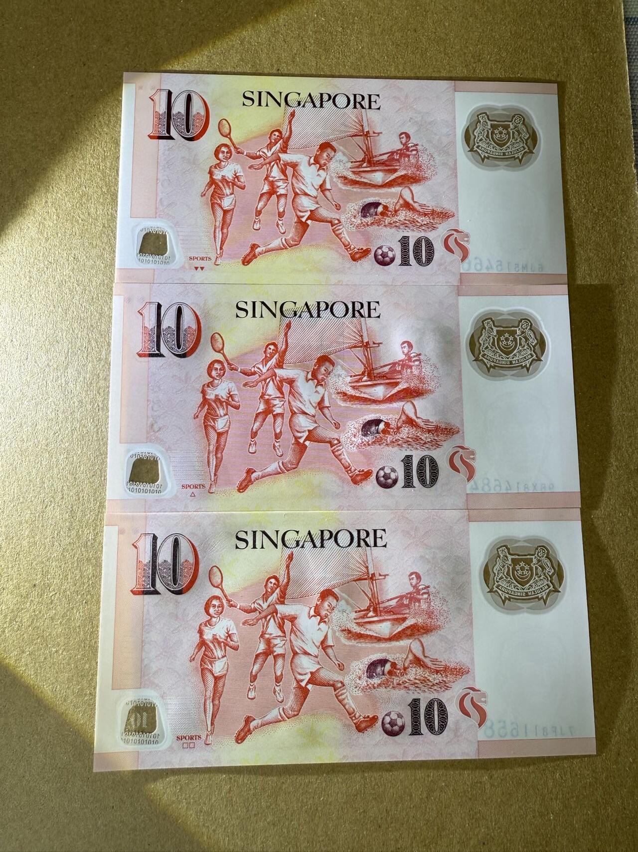 【炜奕收藏】，第三十八期 新加坡10元塑料钞3张，UNC品相，3张不同年份