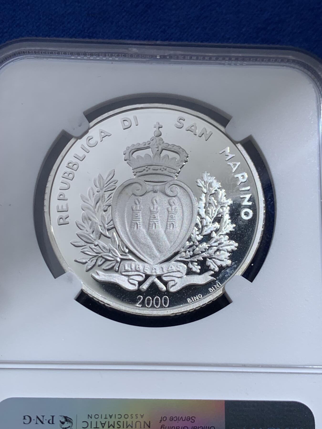 《竞宝斋》第396场 周日，周一，2场连拍 （全场包邮） NGC PF69UC 圣马力诺2000年米开朗琪罗雕塑《圣家族》10000里拉精制纪念银币（835银，34MM币径，盒证齐全）