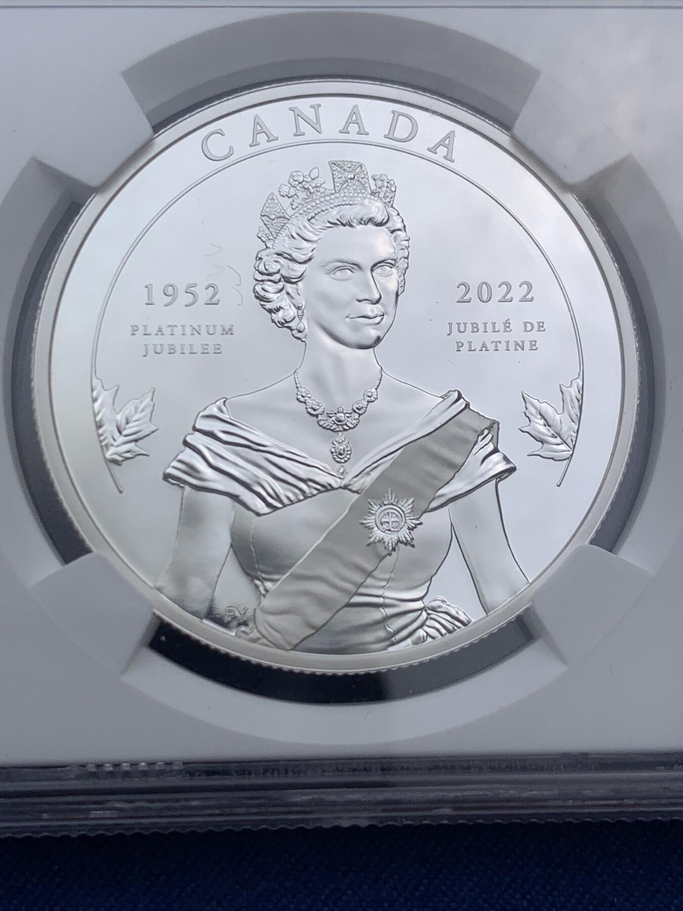 《竞宝斋》第396场 周日，周一，2场连拍 （全场包邮） 首期 NGC PF69UC（2022年英加联合发行）女王登基70周年铂金禧年20加元精制纪念银币（999纯银，38MM币径，发行量5500枚，首期发行少见罕有）