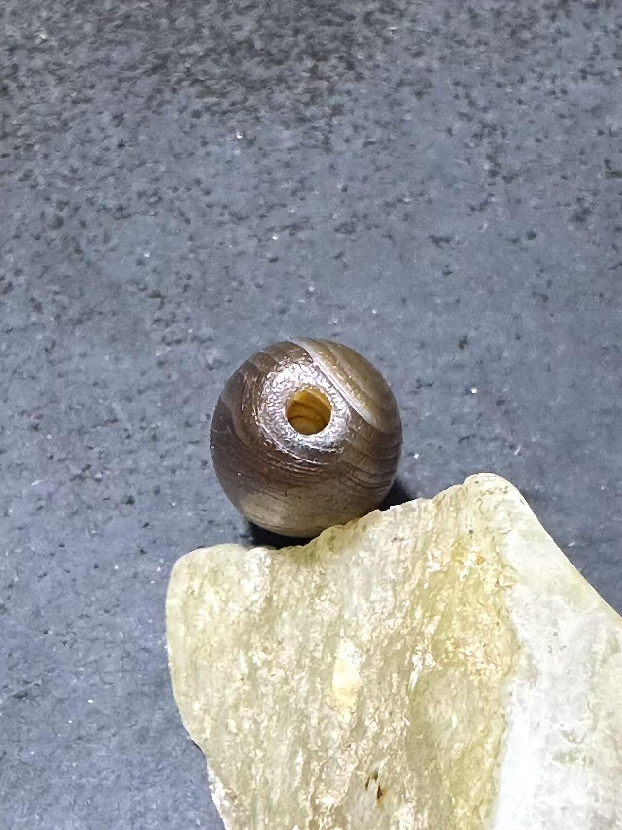 精美高玉化风化纹天眼缠丝玛瑙桶珠一颗