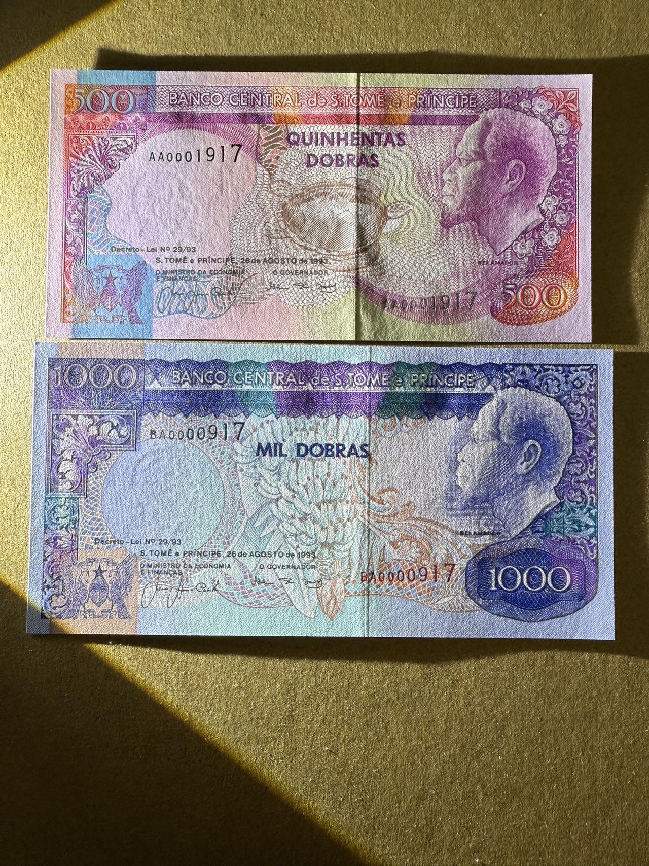 【炜奕收藏】，第三十八期 1993年圣多美和普林西比500&1000多布拉，UNC品相，尾三同