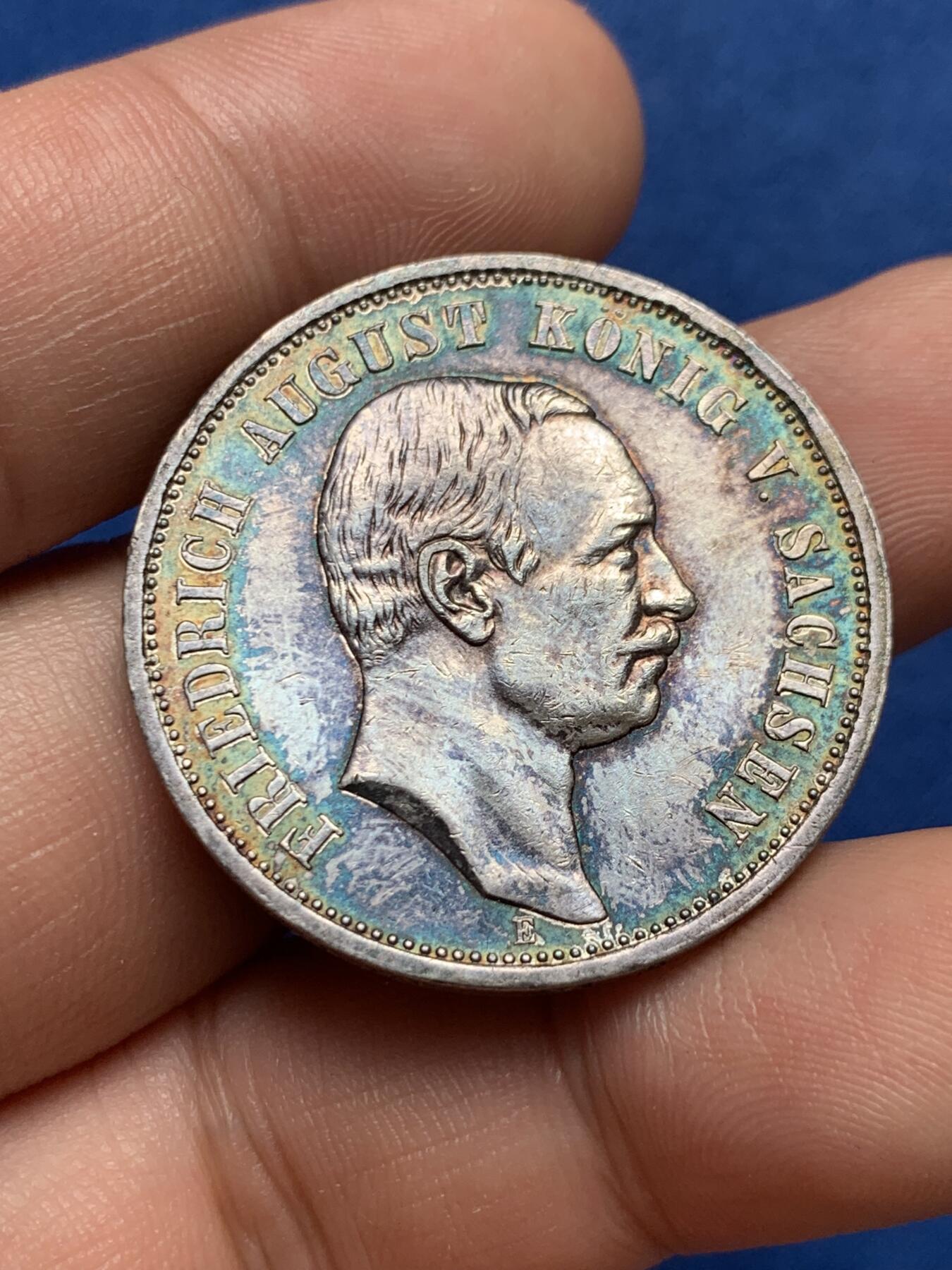 《竞宝斋》第396场 周日，周一，2场连拍 （全场包邮） 德国萨克森1909年奥古斯特3马克 带彩 德国币 鹰翅漂亮