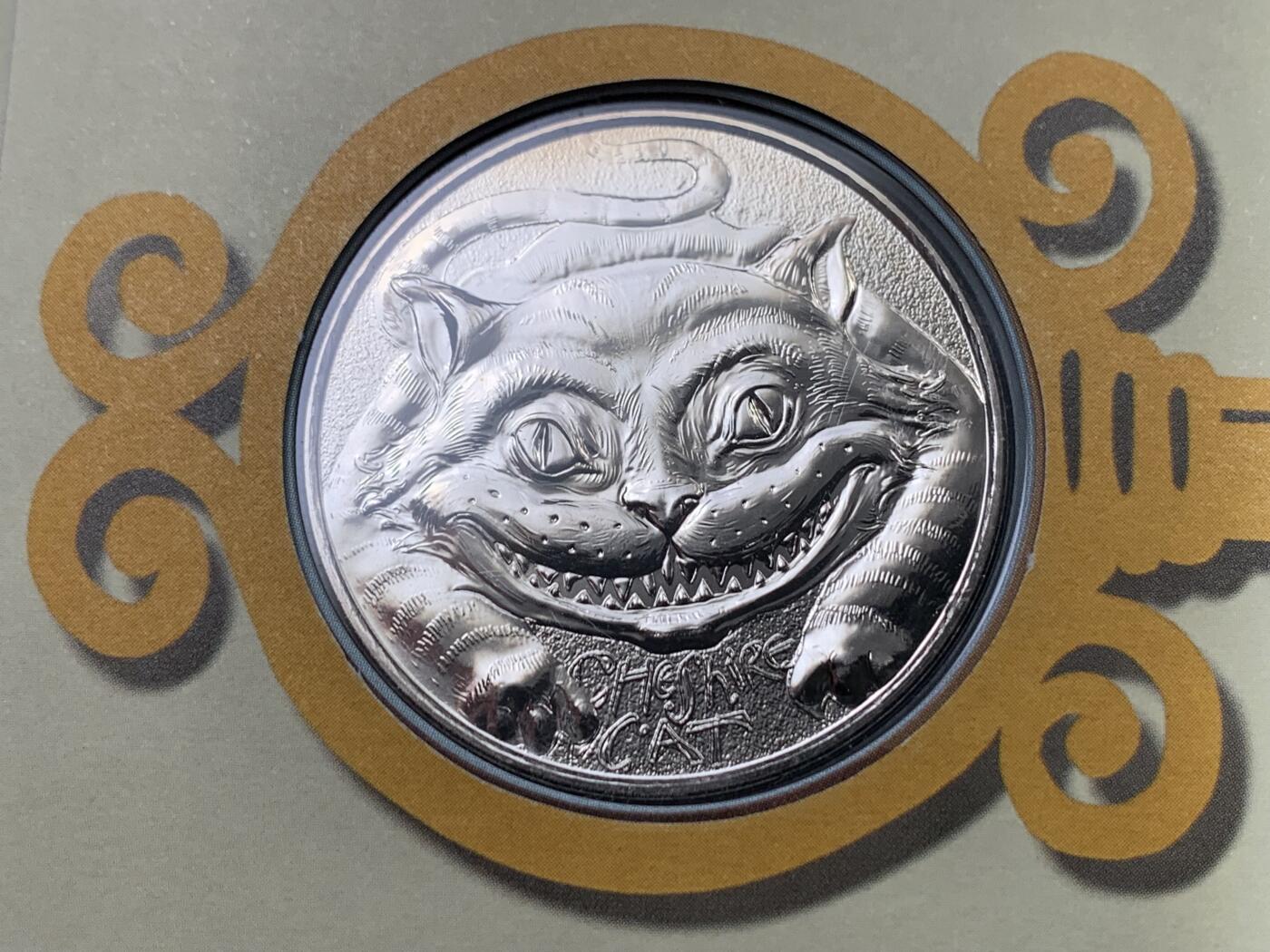 《竞宝斋》第396场 周日，周一，2场连拍 （全场包邮） 英国2015特殊首日纪念章封，皇家造币，皇家邮局联袂出品。爱丽丝梦游仙境作品150周年。经典不朽的奇幻，维多利亚女王最爱的文学作品，完美状态。