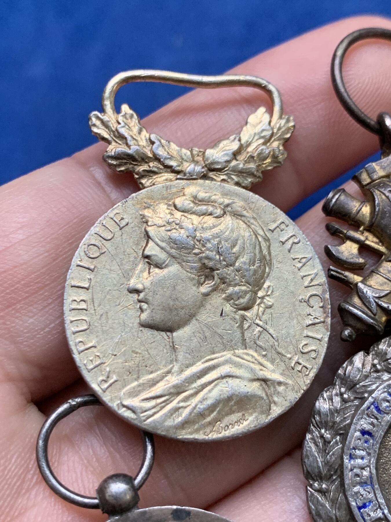 《竞宝斋》第397场 周日，周一，2场连拍 （全场包邮） 三枚一组 银质奖章 细节见图 总重约39克 尺寸28mm左右