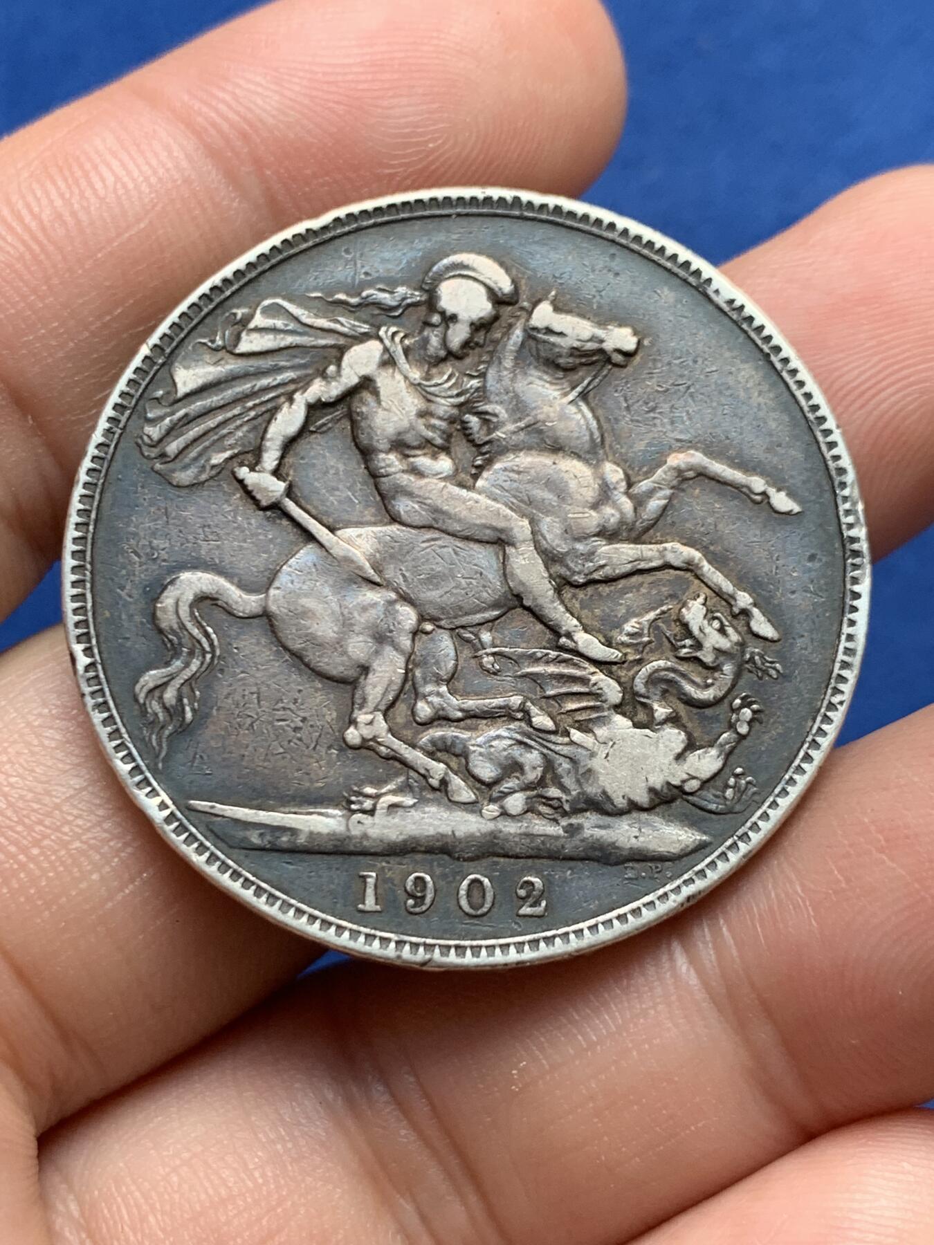 《竞宝斋》第396场 周日，周一，2场连拍 （全场包邮） 英国1902年爱德华七世马剑银币，黑色老包浆十分漂亮