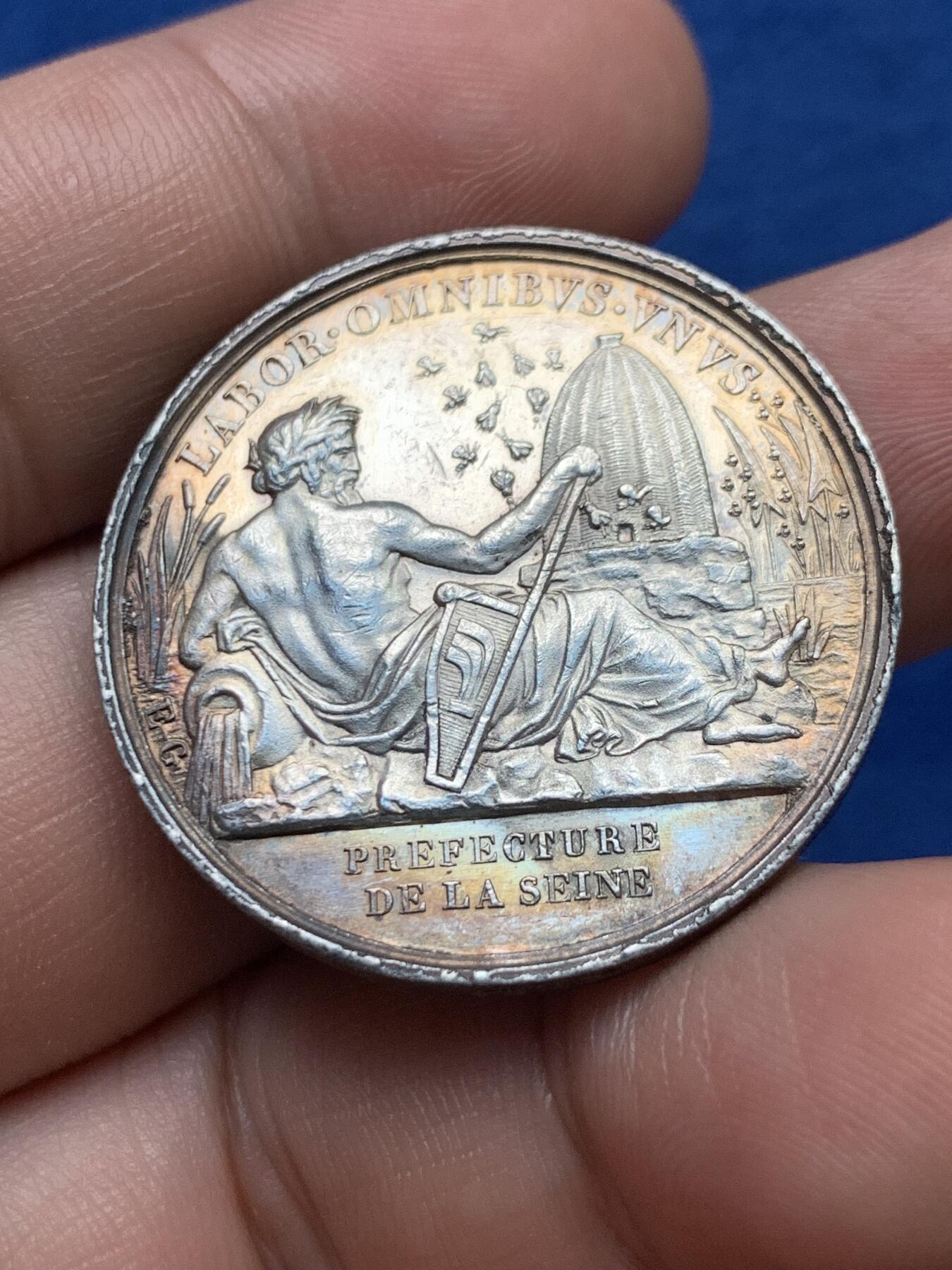 《竞宝斋》第397场 周日，周一，2场连拍 （全场包邮） 1835年法国巴黎塞纳圆形银代币 直径32mm 15.1g 手指铭