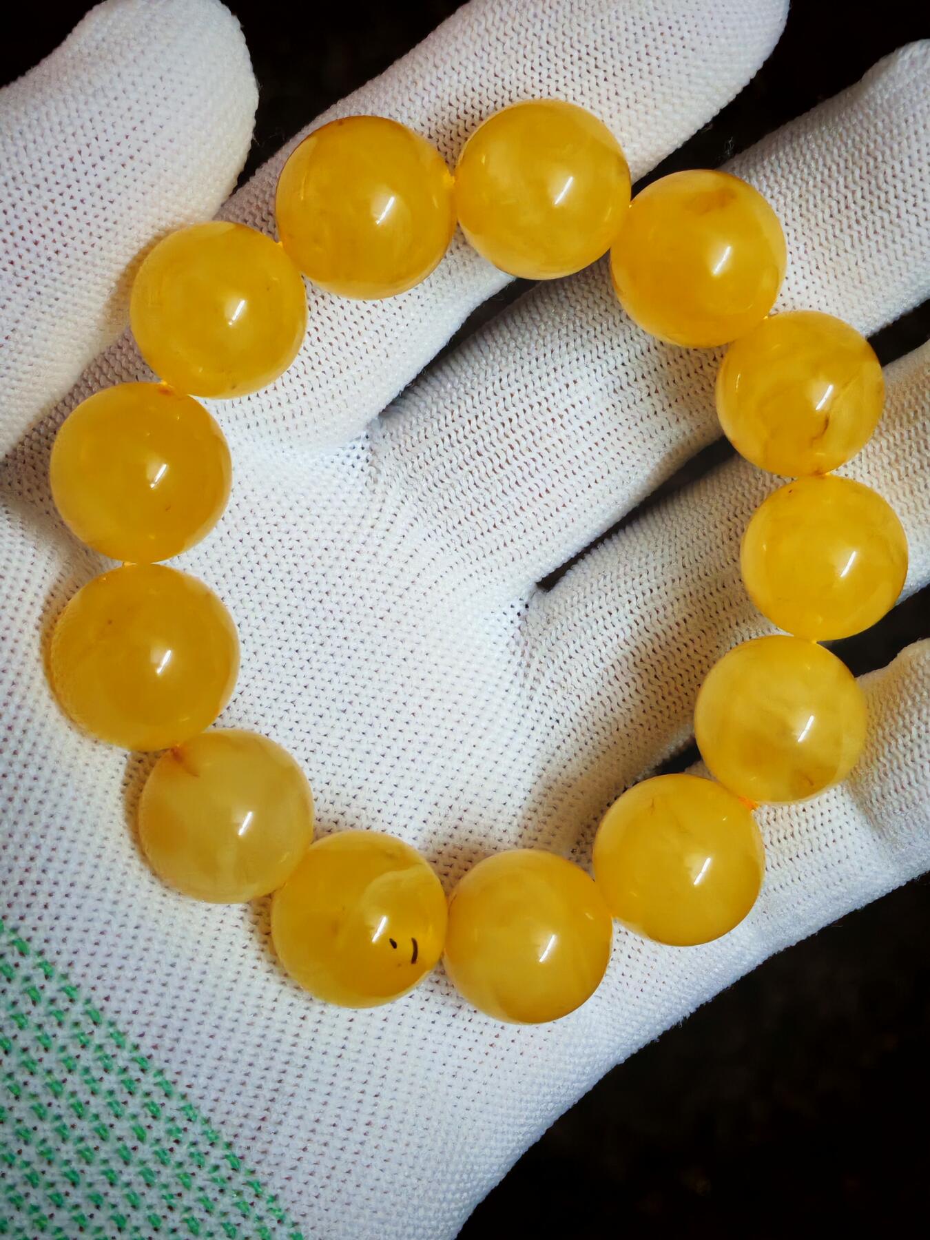 ❤️满蜜满色妖孽花纹鸡油黄蜜蜡圆珠手串(50439)尺寸约15.6mm13颗重量26.4g