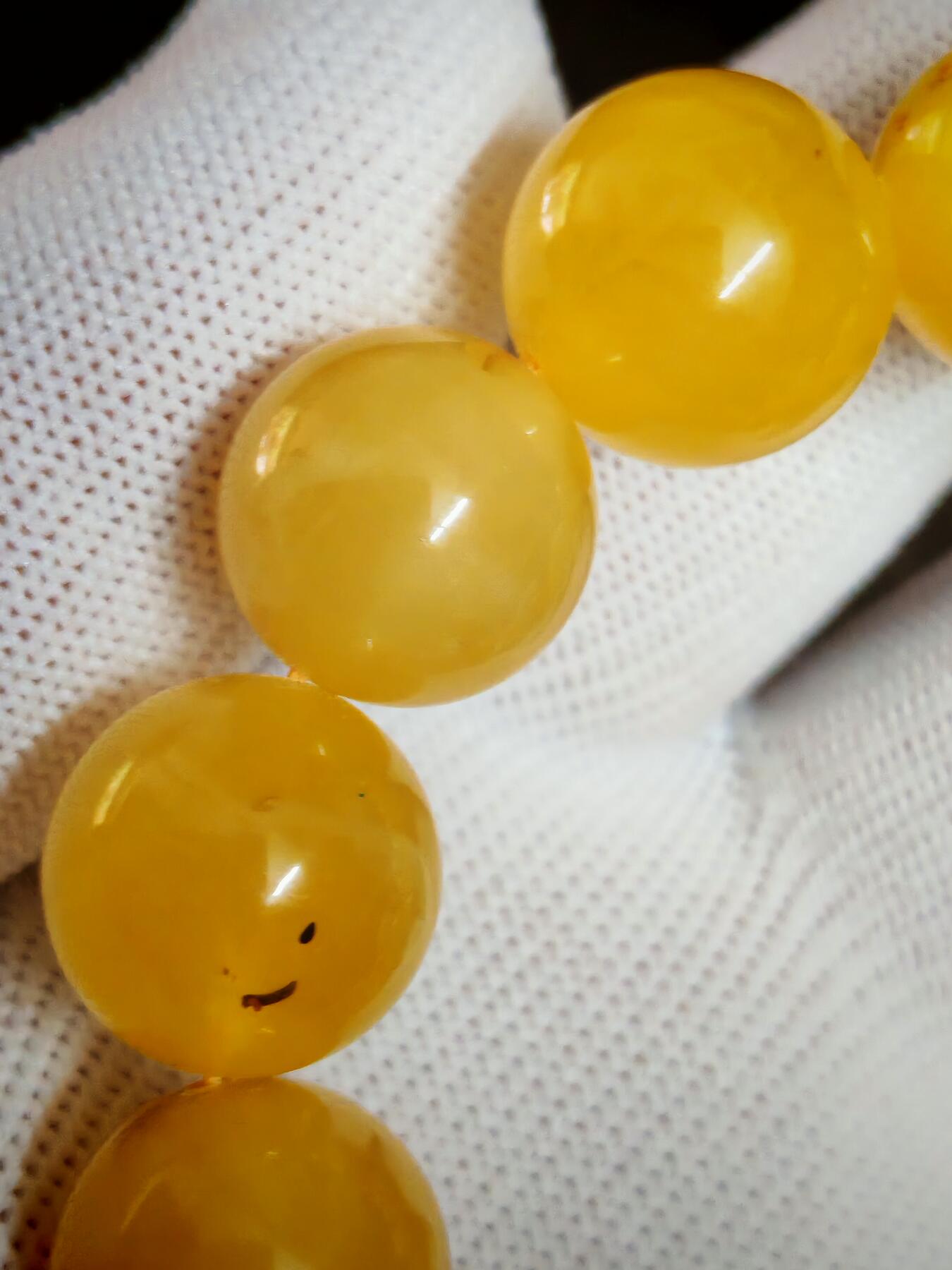 ❤️满蜜满色妖孽花纹鸡油黄蜜蜡圆珠手串(50439)尺寸约15.6mm13颗重量26.4g