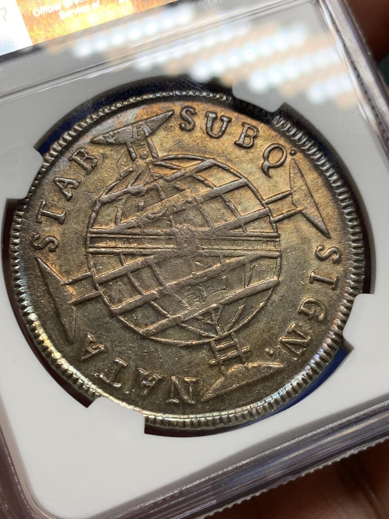 《竞宝斋》第396场 周日，周一，2场连拍 （全场包邮） NGC AU58 巴西1815年960瑞斯银币 币面深五彩彩包浆 观感极好