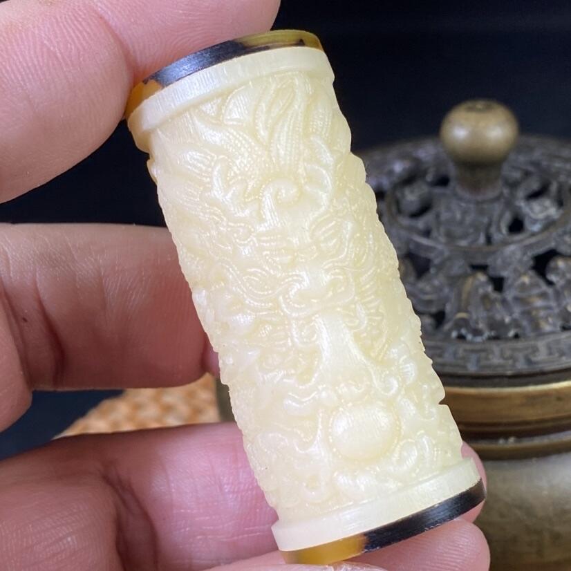 ❤️骆驼骨雕刻龙柱手把件(28011)尺寸55*23mm