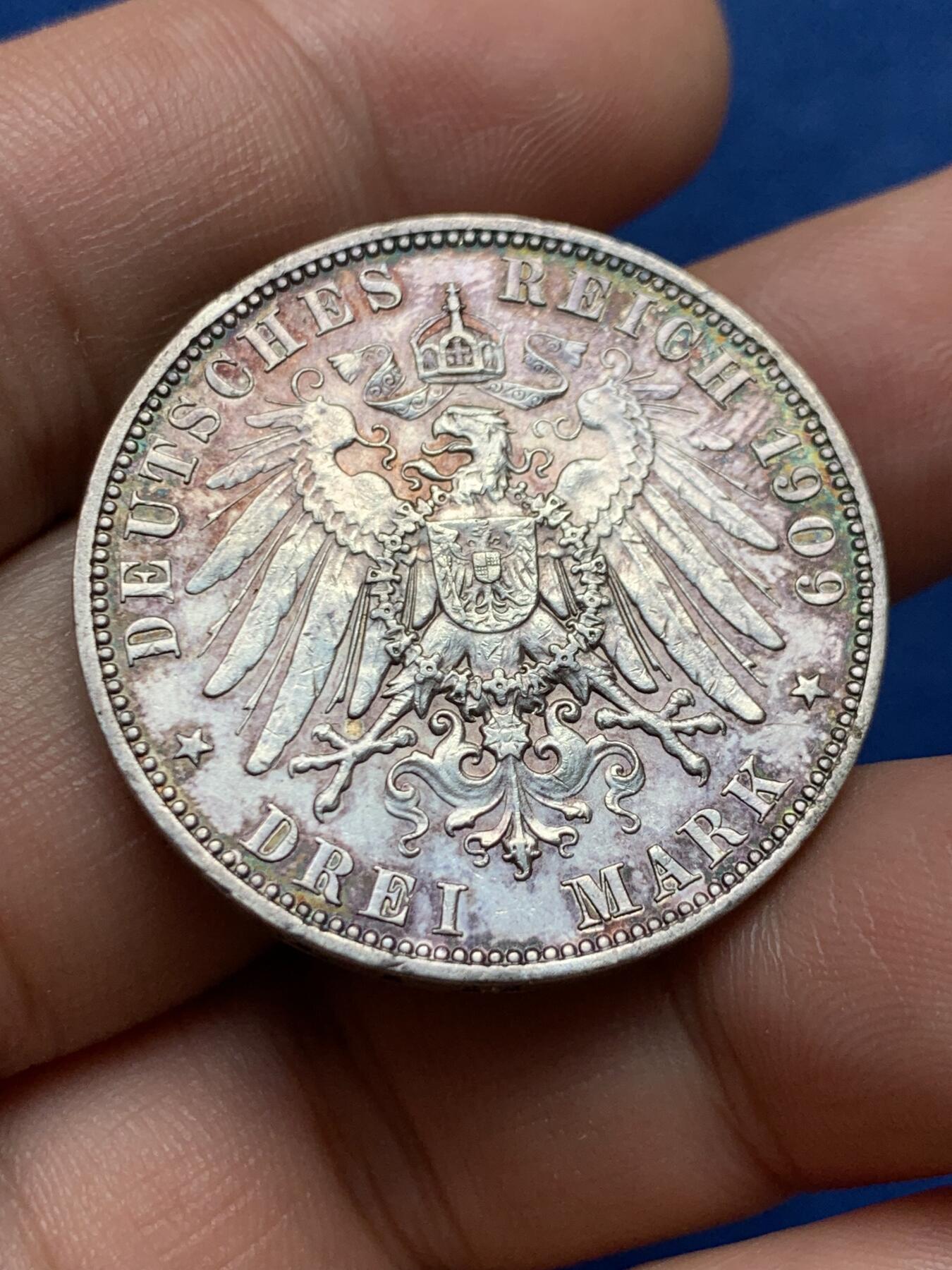 《竞宝斋》第396场 周日，周一，2场连拍 （全场包邮） 德国萨克森1909年奥古斯特3马克 带彩 德国币 鹰翅漂亮