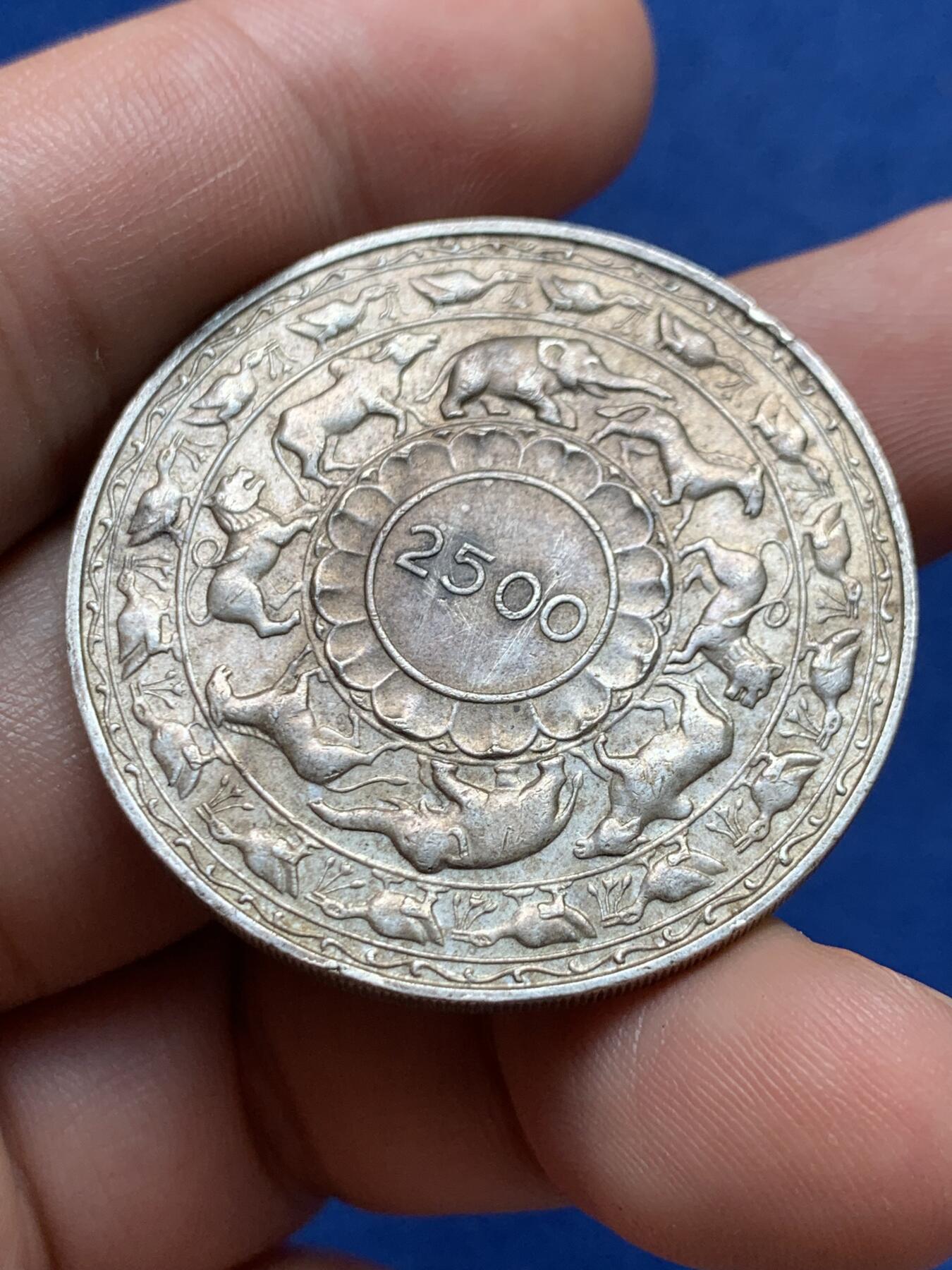 《竞宝斋》第396场 周日，周一，2场连拍 （全场包邮） 锡兰 1957 佛教2500年 1卢比 银币  好品裸币 细节见图