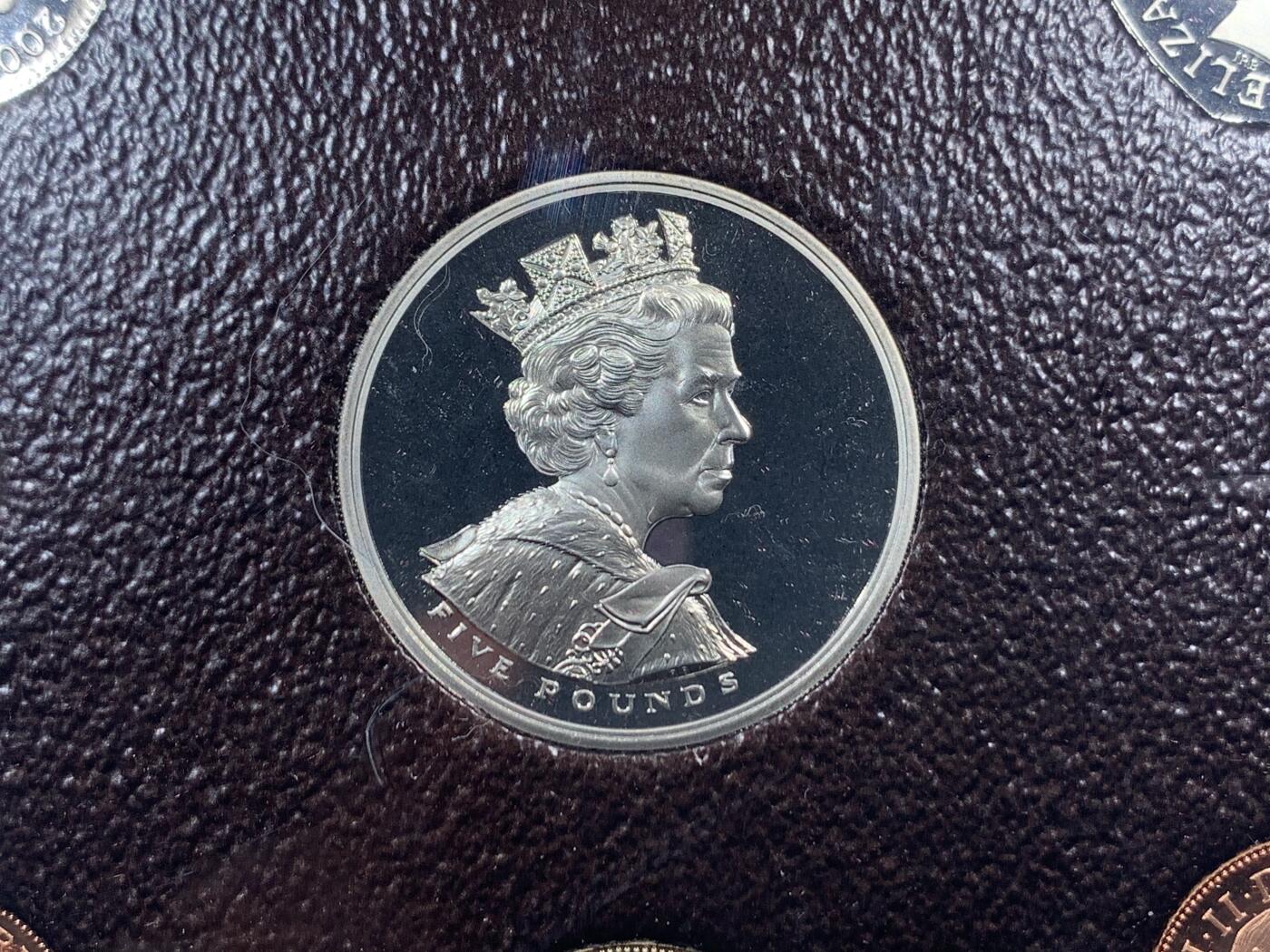 《竞宝斋》第396场 周日，周一，2场连拍 （全场包邮） 英国2002年精制套币, 盒证全，含5镑女王登基50周年+2镑机械时代+1镑英格兰三狮，品相好