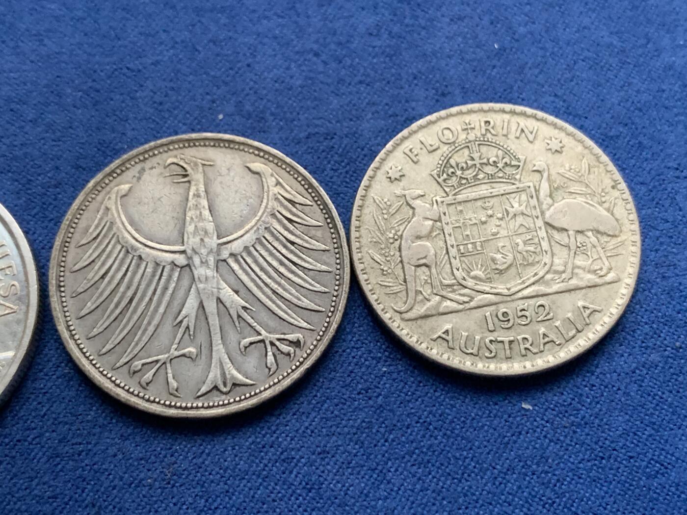 《竞宝斋》第396场 周日，周一，2场连拍 （全场包邮） 三枚一组 澳大利亚1952年1弗罗林银币+联邦德国1951年5马克银币+葡萄牙1998年瓦斯科达伽马大桥开通纪念500埃斯库多银币