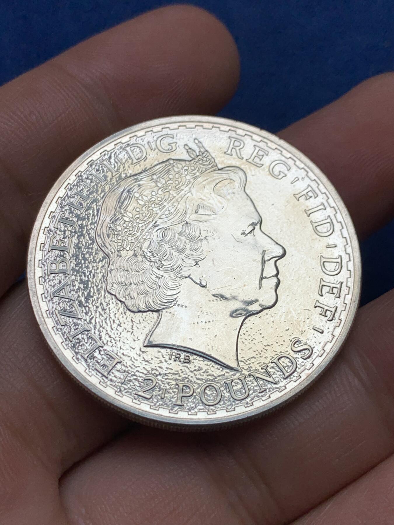 《竞宝斋》第396场 周日，周一，2场连拍 （全场包邮） 英国2015年女神2镑银币砸盒 币面标识1盎司 999银 银价大涨中