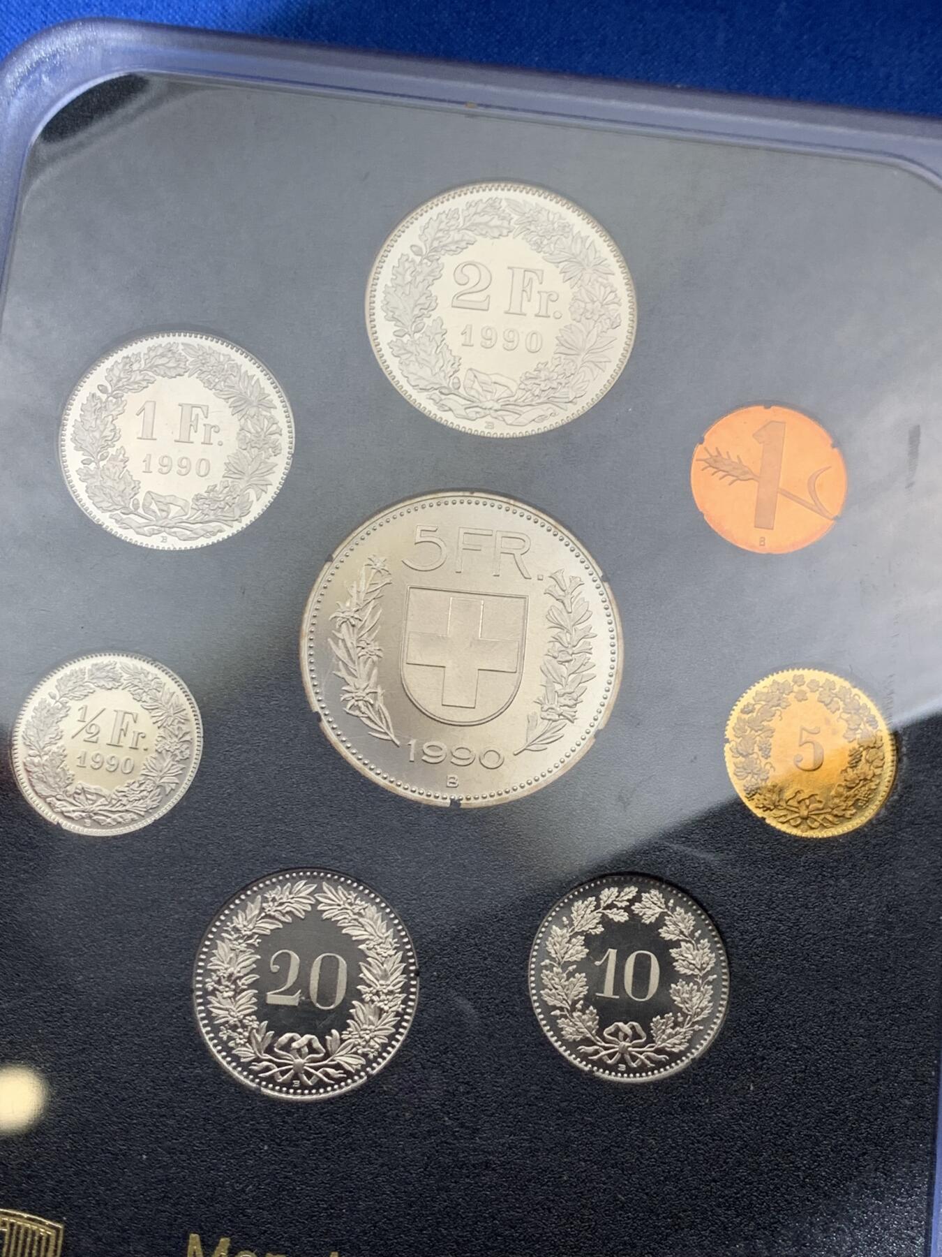 《竞宝斋》第396场 周日，周一，2场连拍 （全场包邮） 瑞士 1990年 八枚套 不同面值 原厂封装 精制PROOF 套币