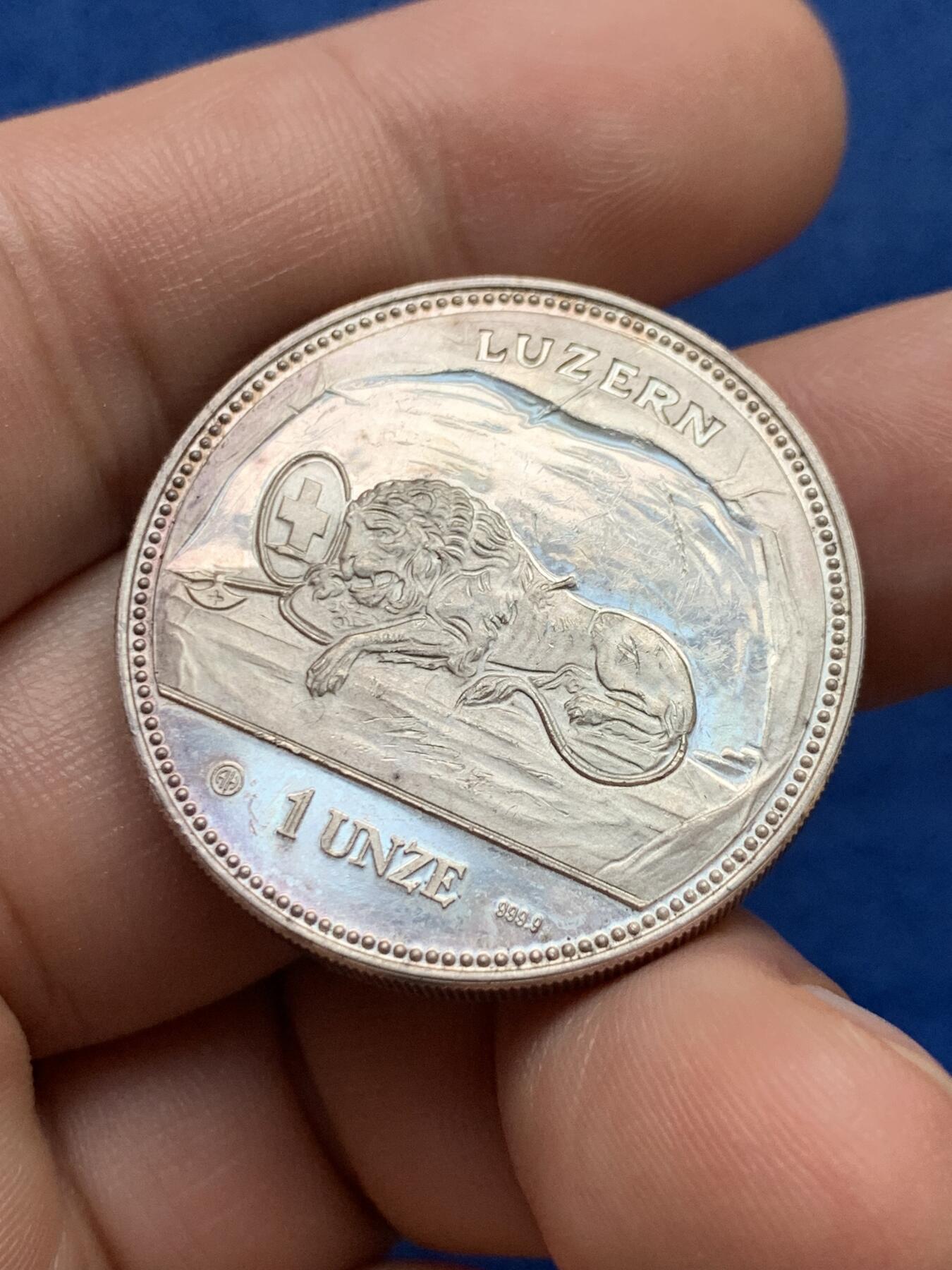 《竞宝斋》第397场 周日，周一，2场连拍 （全场包邮） 瑞士1988年女神1盎司加厚银章 币面标识1unze 9999银 银价大涨中