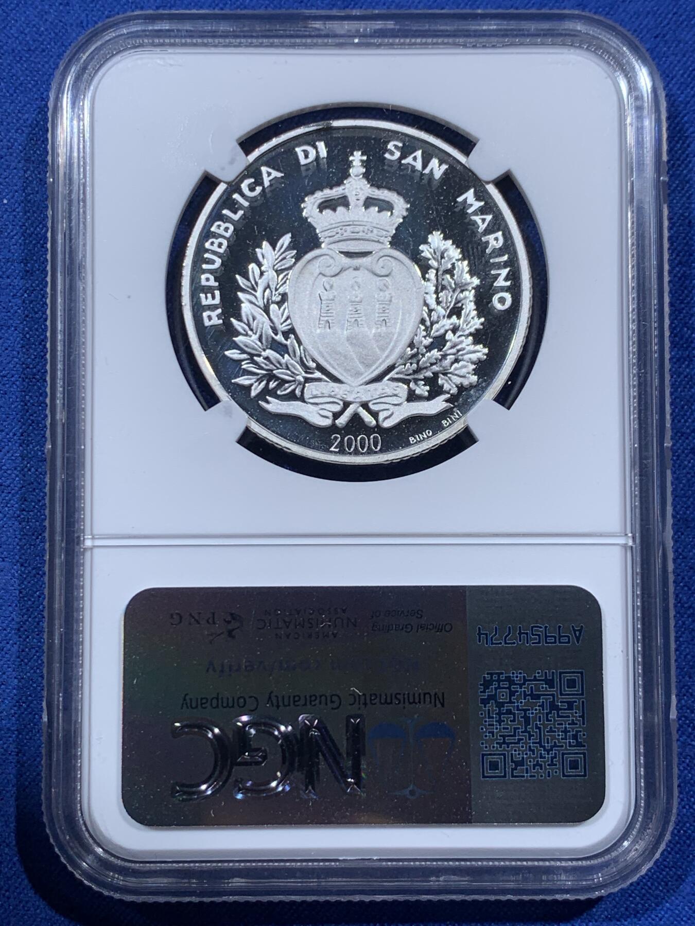 《竞宝斋》第396场 周日，周一，2场连拍 （全场包邮） NGC PF69UC 圣马力诺2000年米开朗琪罗雕塑《圣家族》10000里拉精制纪念银币（835银，34MM币径，盒证齐全）