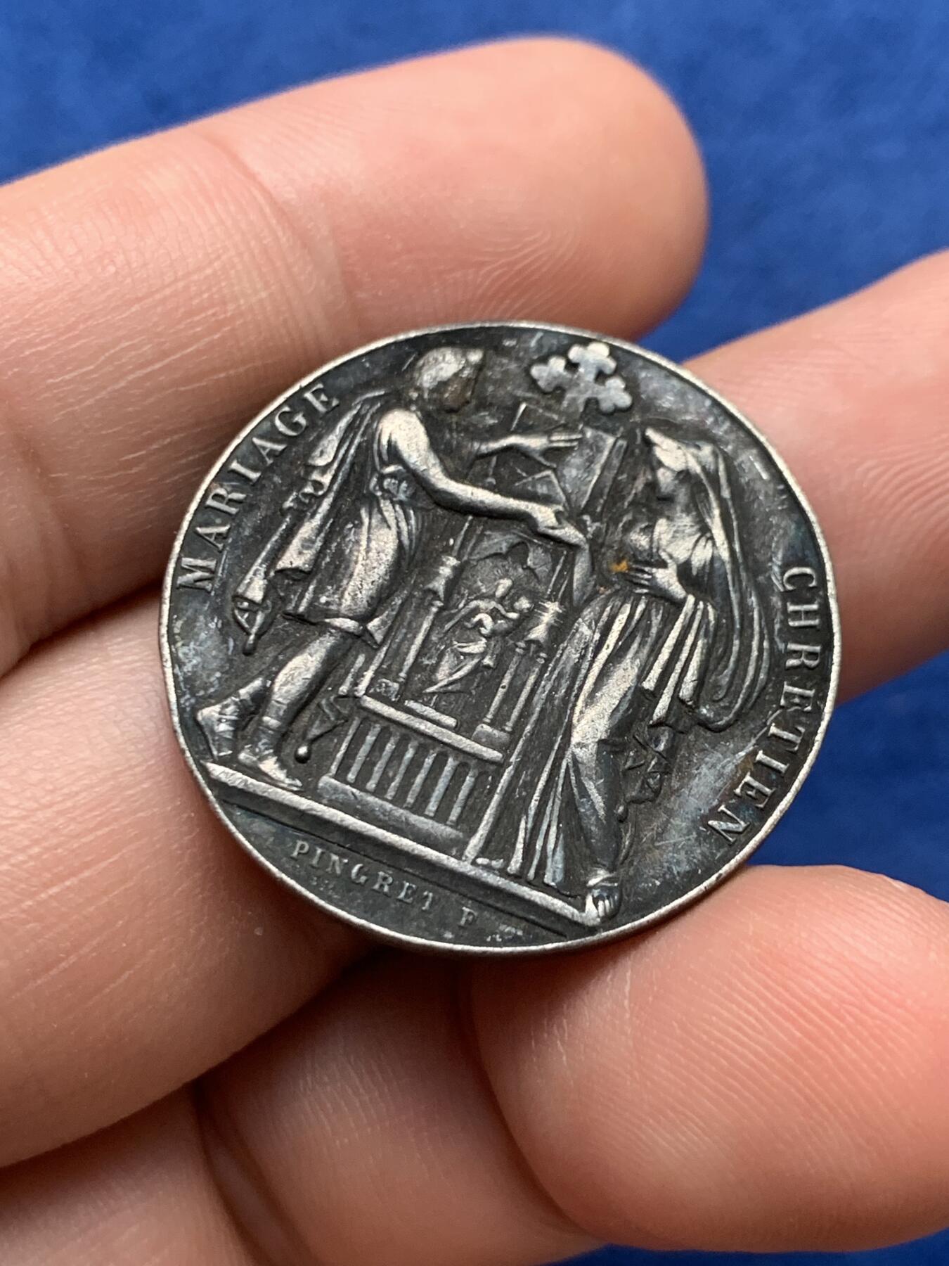 《竞宝斋》第397场 周日，周一，2场连拍 （全场包邮） 法国婚姻纪念银章 牵手 29mm 16.8 g 丰饶角边铭