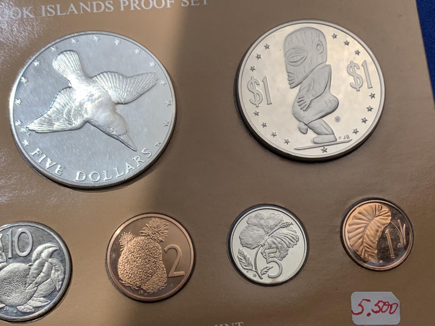 《竞宝斋》第396场 周日，周一，2场连拍 （全场包邮） 1976年库克群岛精制套币。最大的是银币