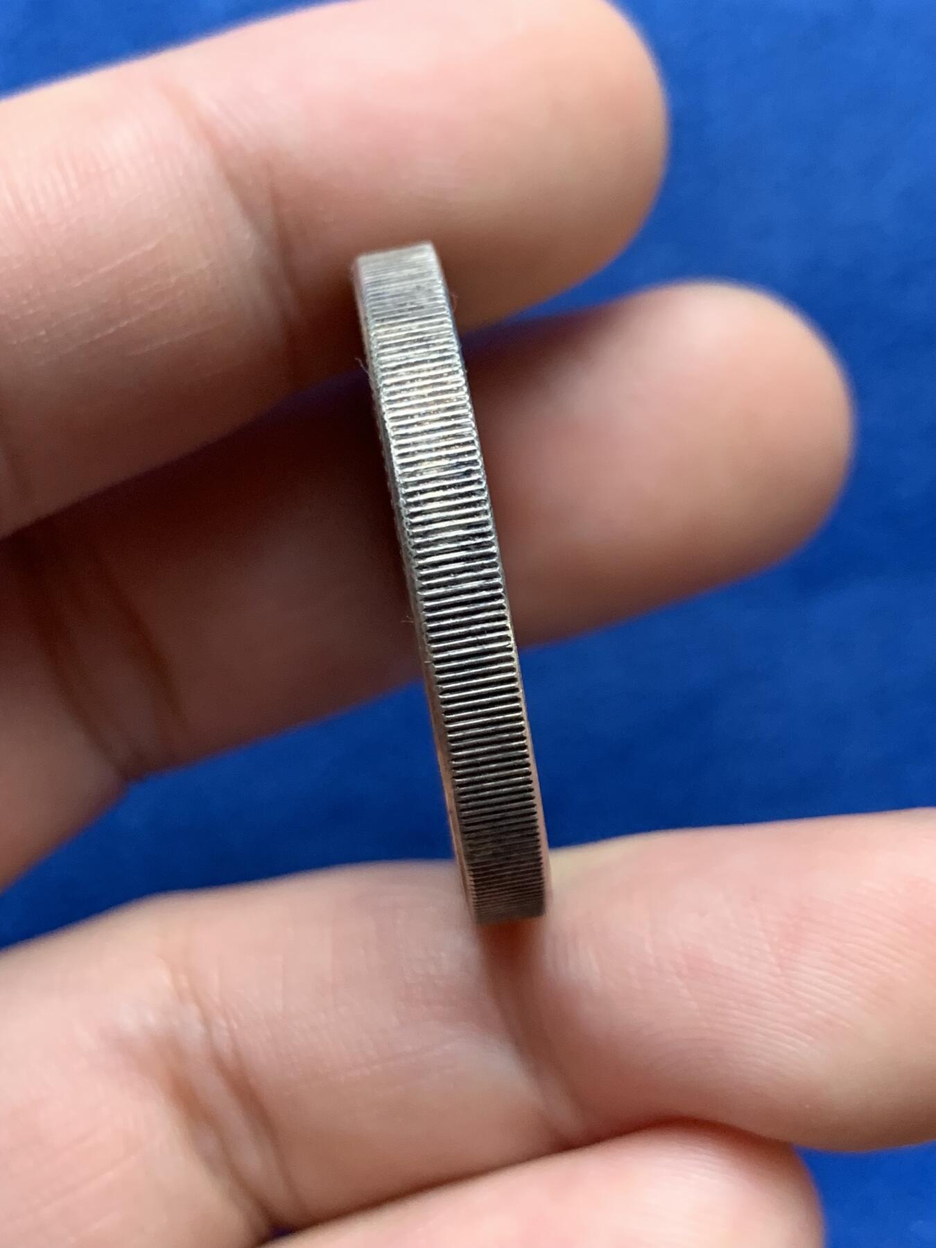 《竞宝斋》第397场 周日，周一，2场连拍 （全场包邮） 瑞士1988年女神1盎司加厚银章 币面标识1unze 9999银 银价大涨中