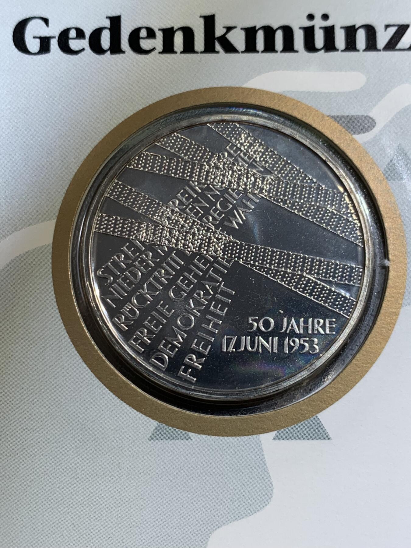 《竞宝斋》第396场 周日，周一，2场连拍 （全场包邮） 德国2003年邮币封 含一枚东德革命五十周年纪念10欧元银币 925银 18克