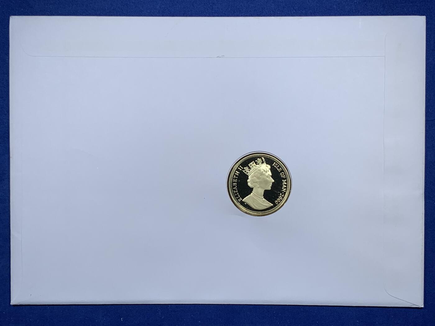 《竞宝斋》第396场 周日，周一，2场连拍 （全场包邮） 2000年女王母亲生平纪念邮币封，含马恩岛2000年女王母亲生平精制纪念克朗镀金银币，925银，28.28克，终身保真。