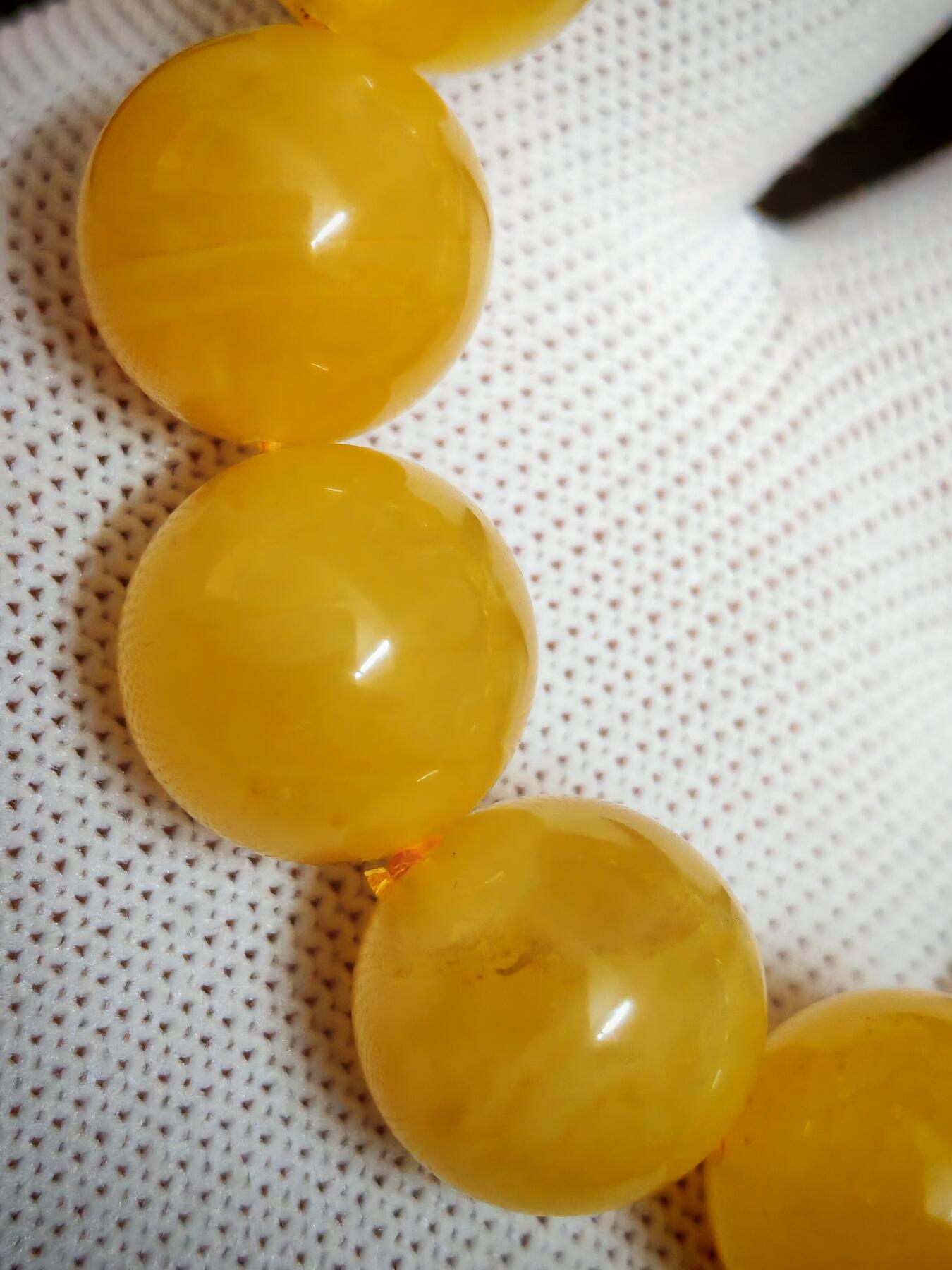 ❤️满蜜满色妖孽花纹鸡油黄蜜蜡圆珠手串(50439)尺寸约15.6mm13颗重量26.4g