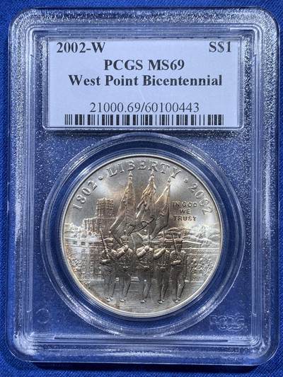 《竞宝斋》第396场 周日，周一，2场连拍 （全场包邮） - PCGS MS69 美国2002年西点军校建校200周年纪念1美元银币，2004年获得最佳克朗型硬币奖。原汁原味淡彩包浆，状态极佳。
