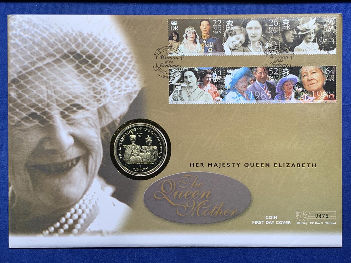 《竞宝斋》第396场 周日，周一，2场连拍 （全场包邮） 2000年女王母亲生平纪念邮币封，含马恩岛2000年女王母亲生平精制纪念克朗镀金银币，925银，28.28克，终身保真。