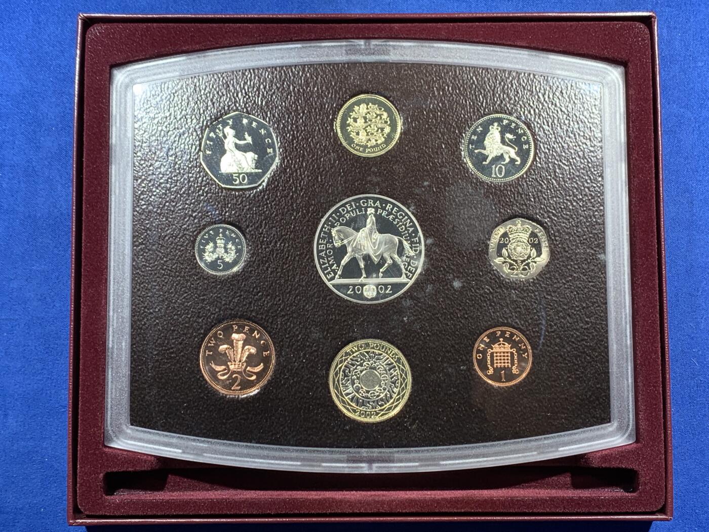 《竞宝斋》第396场 周日，周一，2场连拍 （全场包邮） 英国2002年精制套币, 盒证全，含5镑女王登基50周年+2镑机械时代+1镑英格兰三狮，品相好