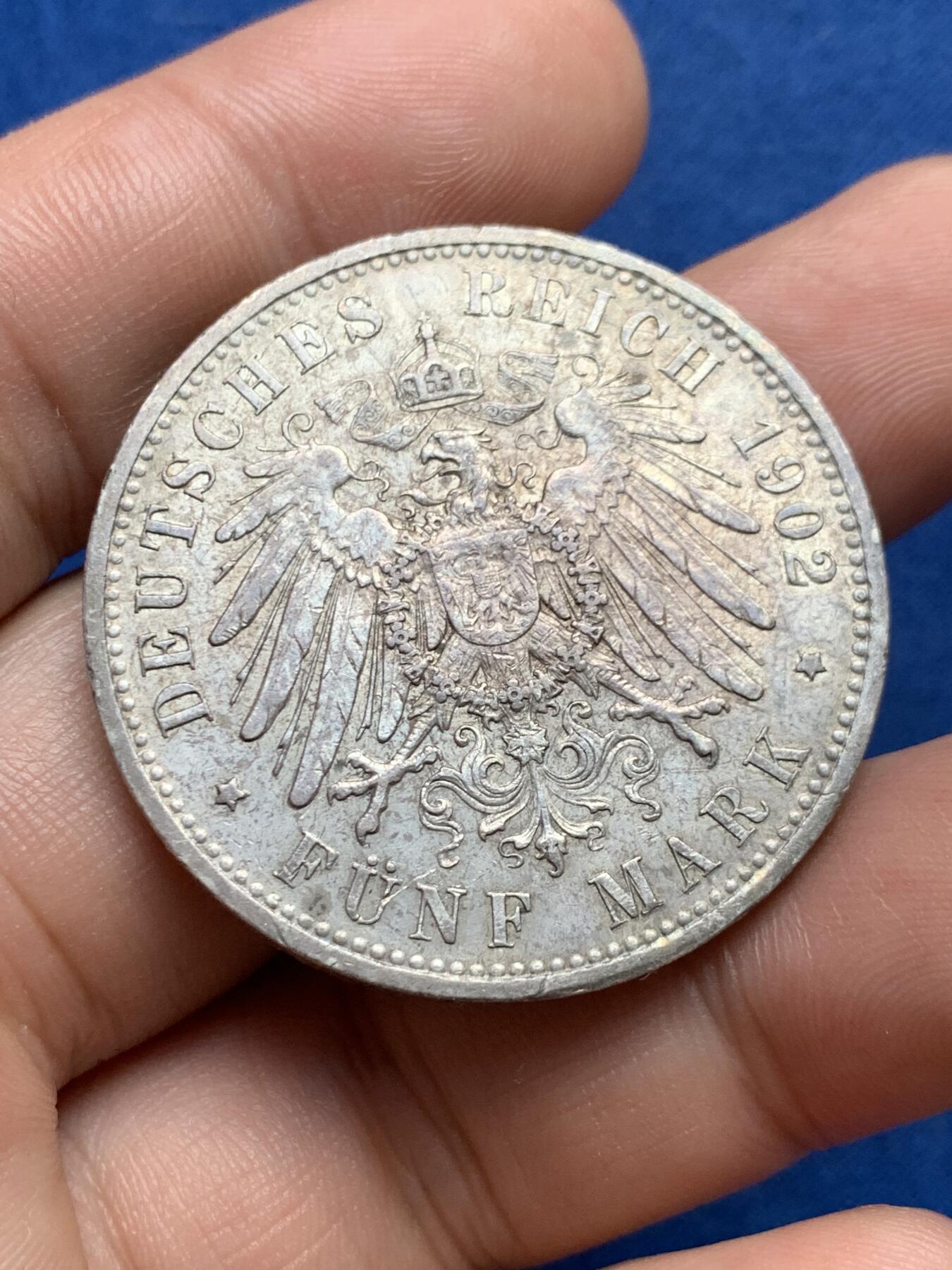 《竞宝斋》第396场 周日，周一，2场连拍 （全场包邮） 德国1902年威廉二世大头五马克 光感不错 五彩包浆 味道非常好