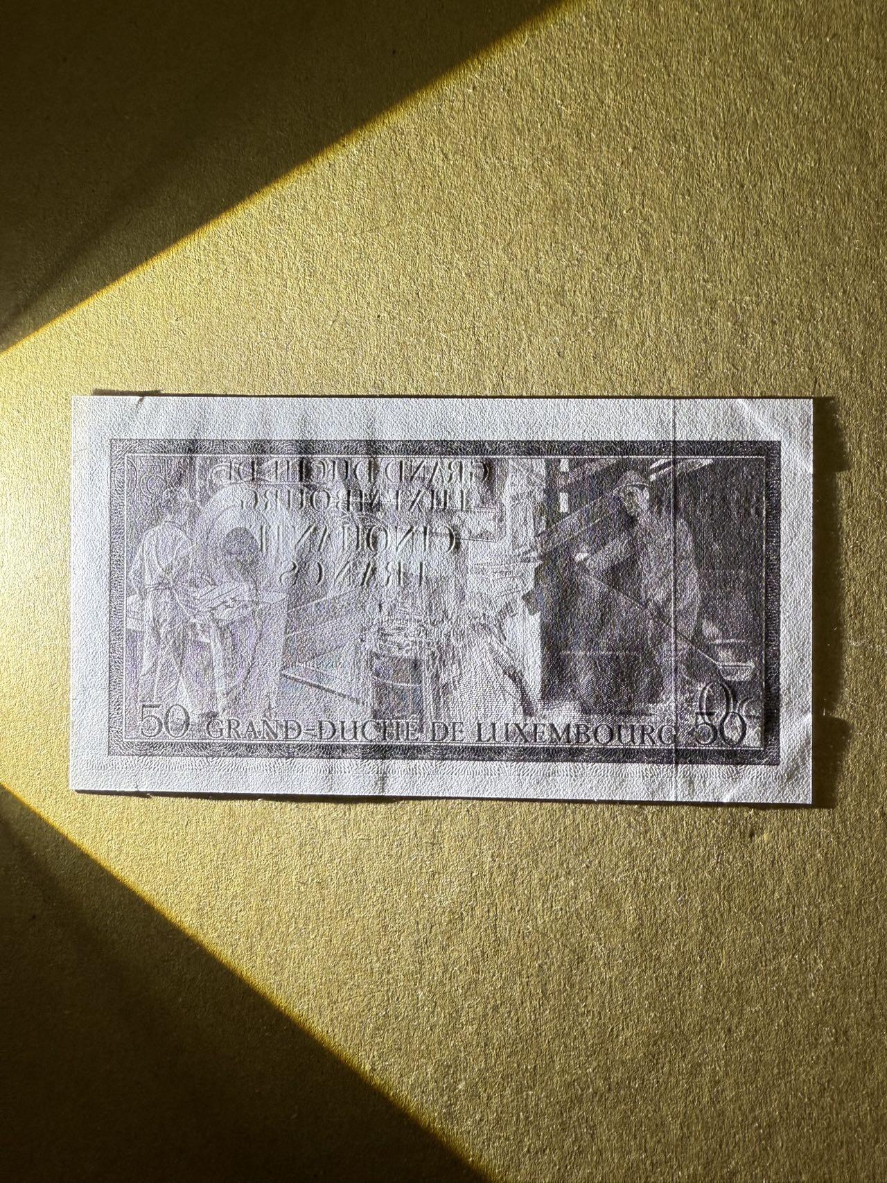 【炜奕收藏】，第三十八期 1972年卢森堡50法郎，UNC-品相，邮封拆出，四角有瑕疵