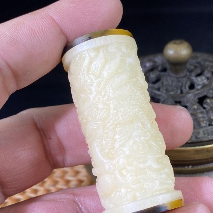 ❤️骆驼骨雕刻龙柱手把件(28011)尺寸55*23mm
