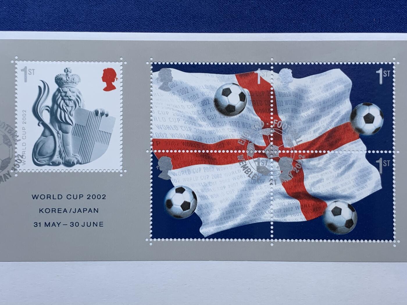 《竞宝斋》第396场 周日，周一，2场连拍 （全场包邮） 英国2002年日韩世界杯首日邮币封，英格兰三狮精制一镑银币，完美状态。贝克汉姆，欧文，斯科尔斯，希曼， 英式足球黄金一代。