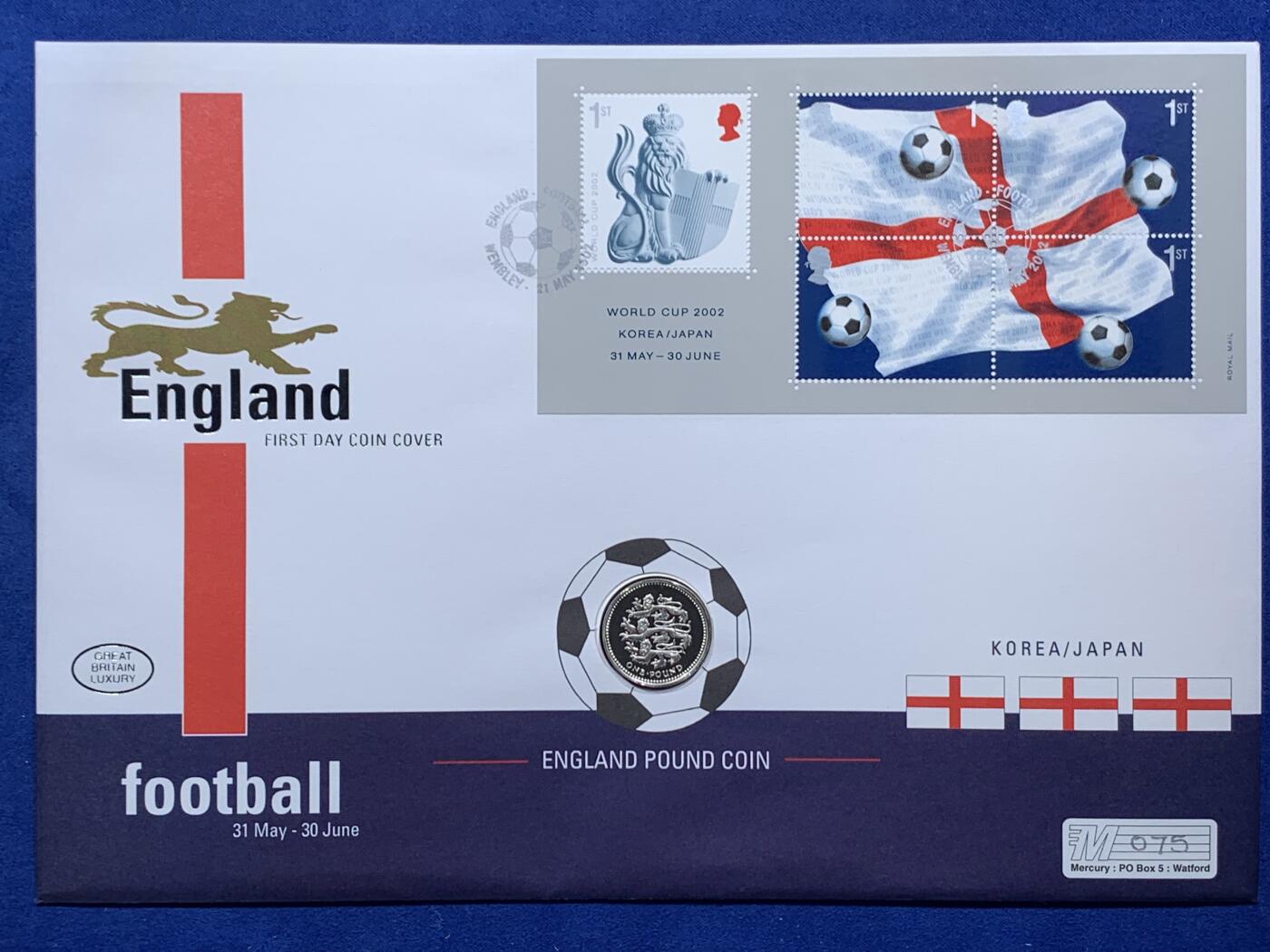 《竞宝斋》第396场 周日，周一，2场连拍 （全场包邮） 英国2002年日韩世界杯首日邮币封，英格兰三狮精制一镑银币，完美状态。贝克汉姆，欧文，斯科尔斯，希曼， 英式足球黄金一代。