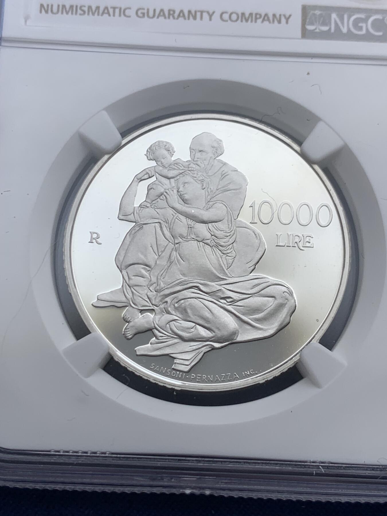 《竞宝斋》第396场 周日，周一，2场连拍 （全场包邮） NGC PF69UC 圣马力诺2000年米开朗琪罗雕塑《圣家族》10000里拉精制纪念银币（835银，34MM币径，盒证齐全）