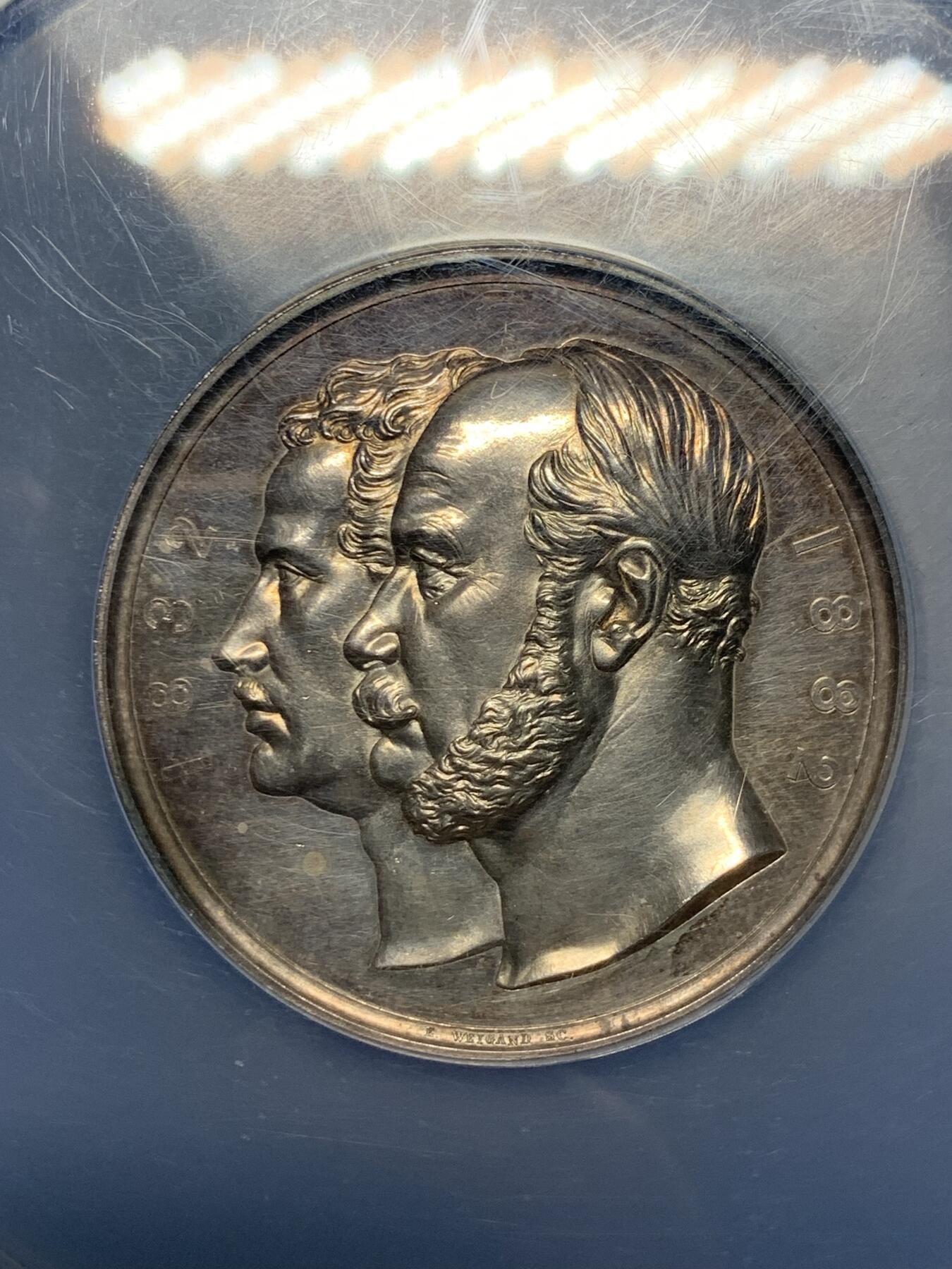 《竞宝斋》第397场 周日，周一，2场连拍 （全场包邮） NGC MS62 德国1882年普鲁士皇家赛马场落成50周年纪念大银章，镜面底板高浮雕，N加大盒。