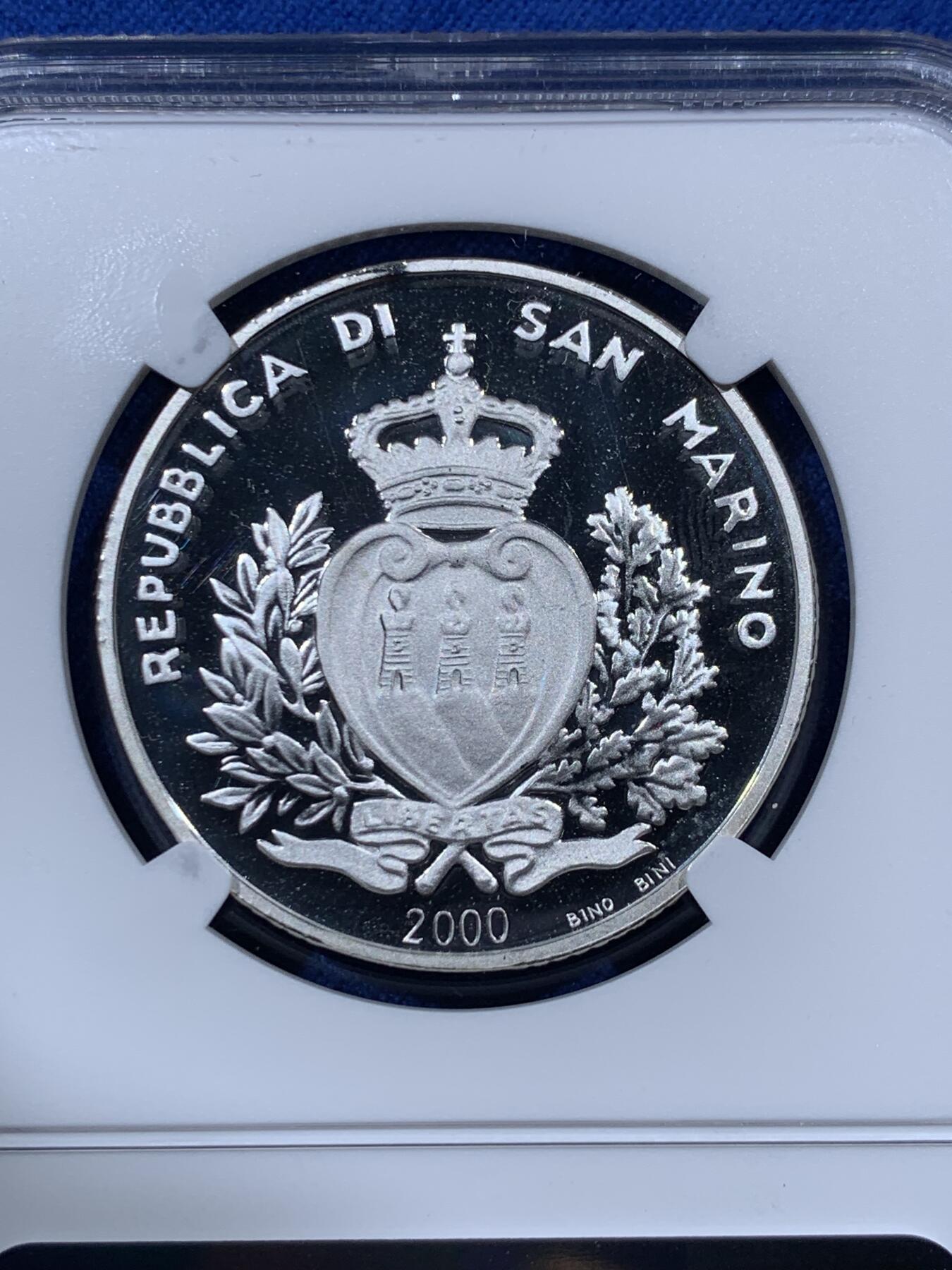 《竞宝斋》第396场 周日，周一，2场连拍 （全场包邮） NGC PF69UC 圣马力诺2000年米开朗琪罗雕塑《圣家族》10000里拉精制纪念银币（835银，34MM币径，盒证齐全）