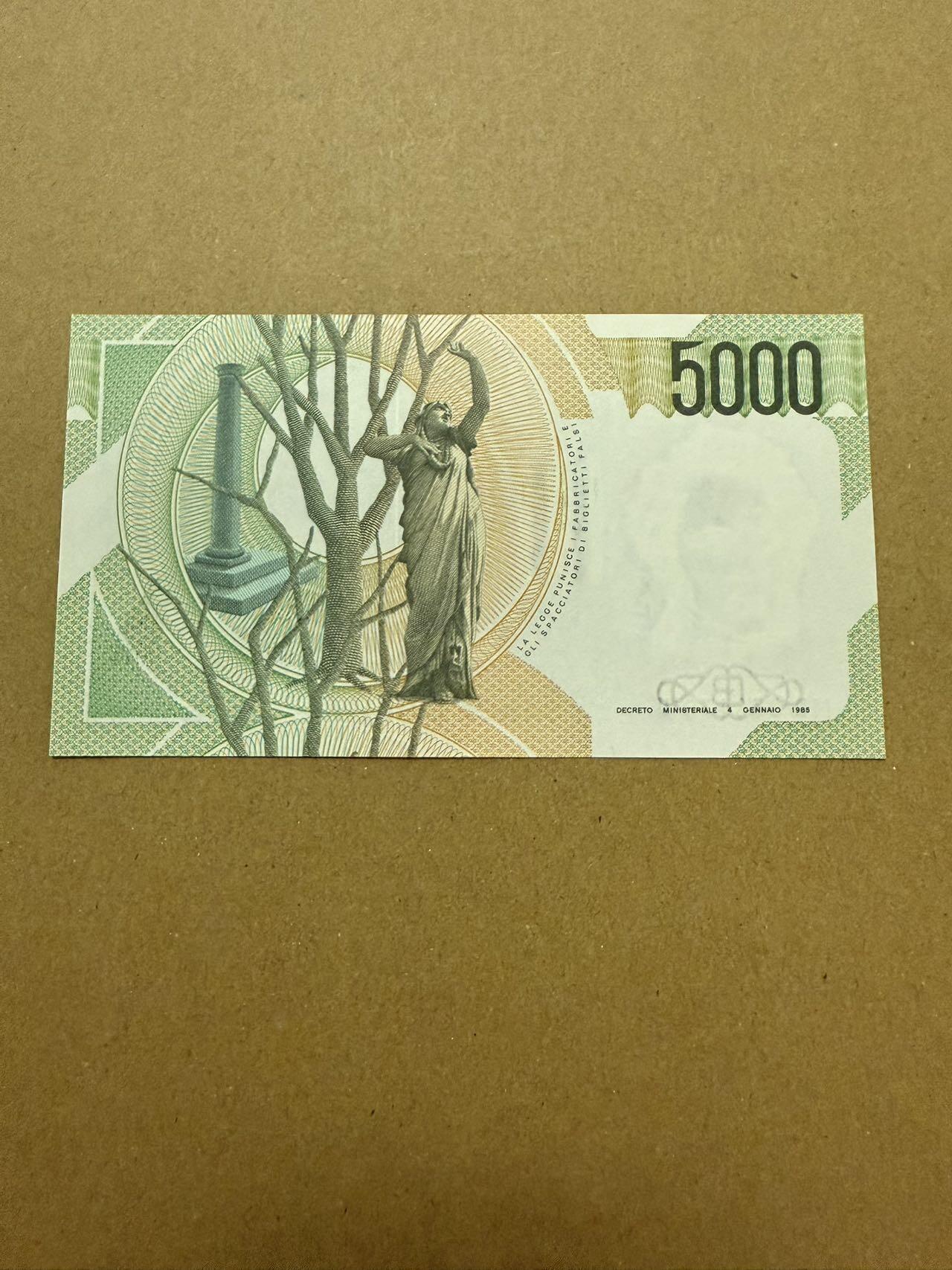 【炜奕收藏】，第三十八期 1985年意大利5000里拉，UNC品相