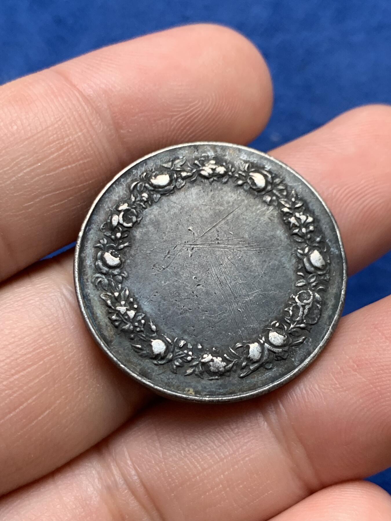 《竞宝斋》第397场 周日，周一，2场连拍 （全场包邮） 法国婚姻纪念银章 牵手 29mm 16.8 g 丰饶角边铭