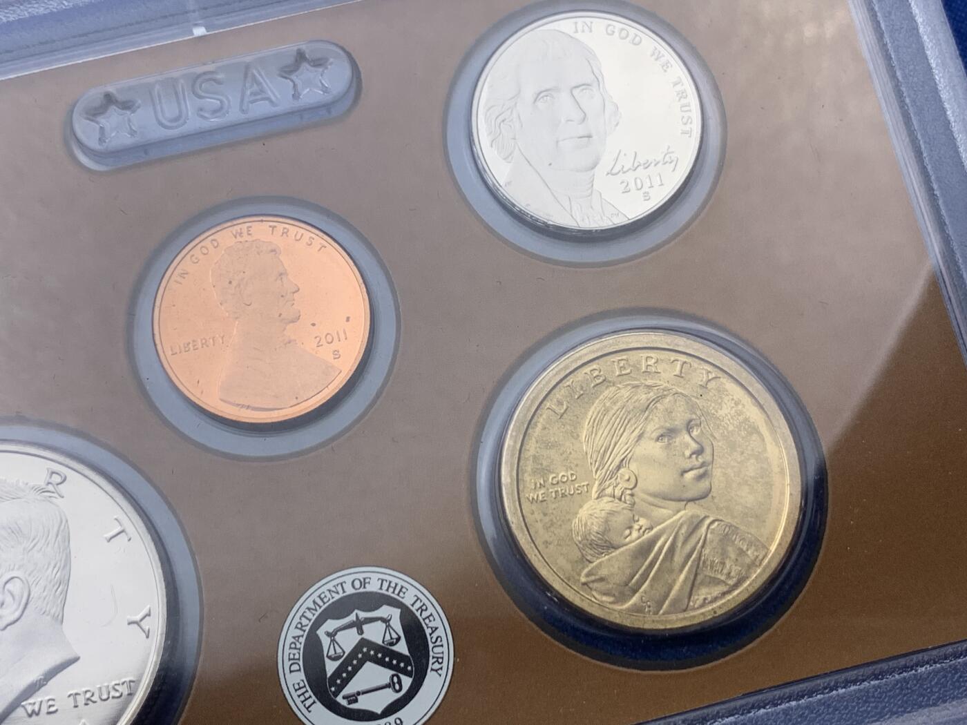 《竞宝斋》第397场 周日，周一，2场连拍 （全场包邮） 美国2011年精制套币，品相好，细节见图。