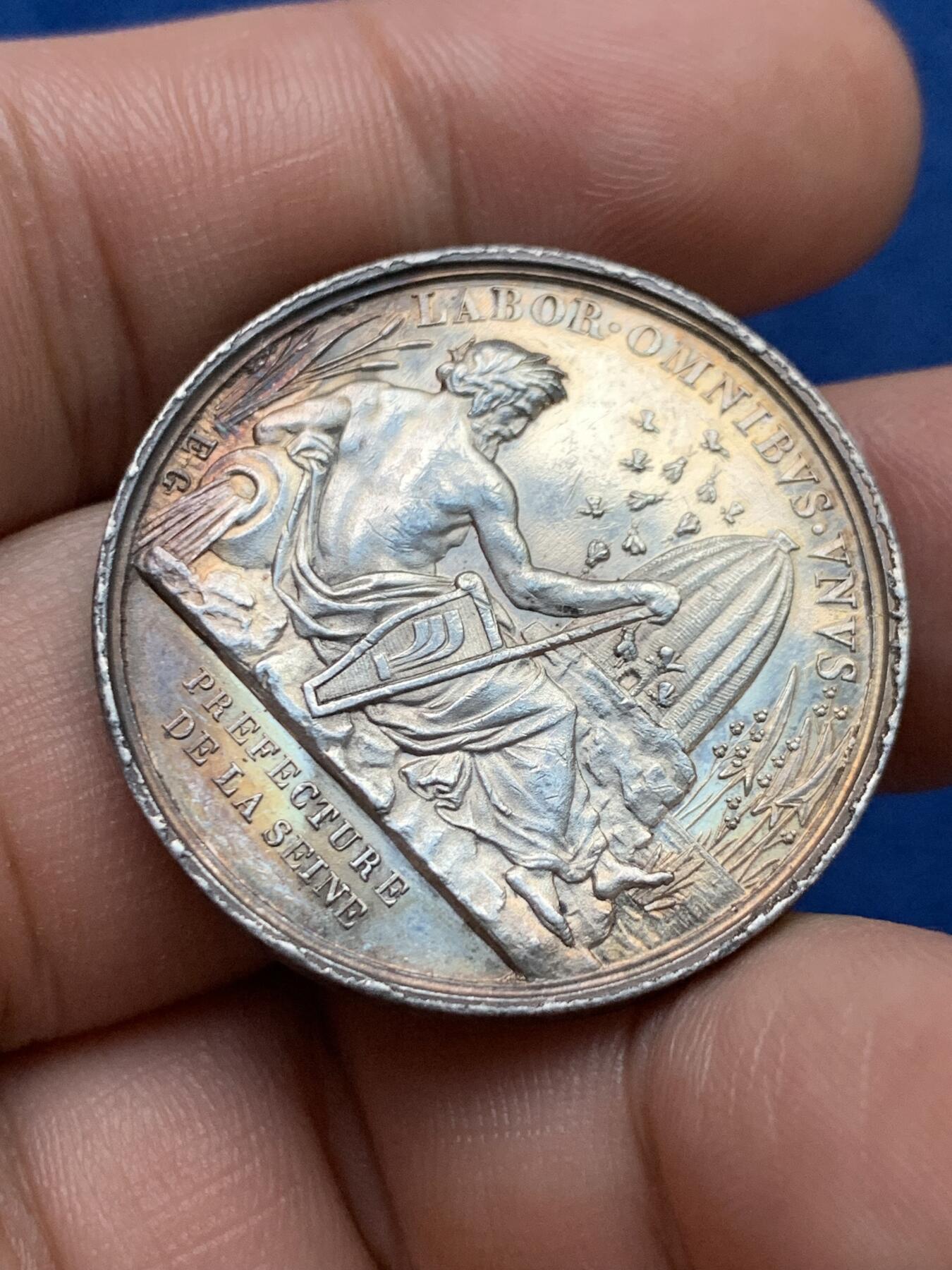 《竞宝斋》第397场 周日，周一，2场连拍 （全场包邮） 1835年法国巴黎塞纳圆形银代币 直径32mm 15.1g 手指铭