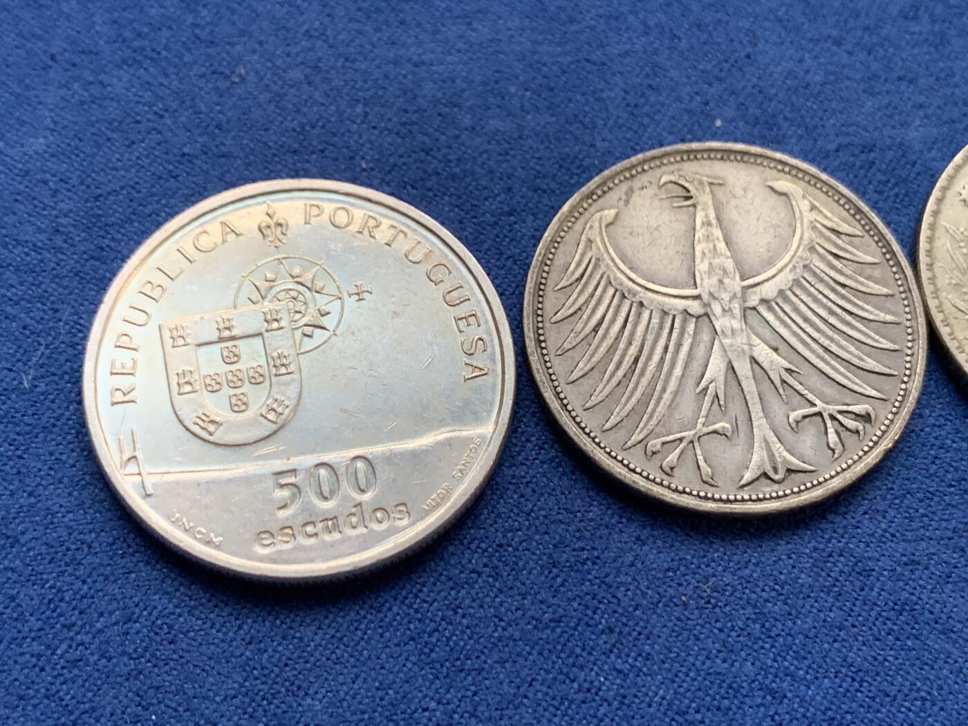 《竞宝斋》第396场 周日，周一，2场连拍 （全场包邮） 三枚一组 澳大利亚1952年1弗罗林银币+联邦德国1951年5马克银币+葡萄牙1998年瓦斯科达伽马大桥开通纪念500埃斯库多银币