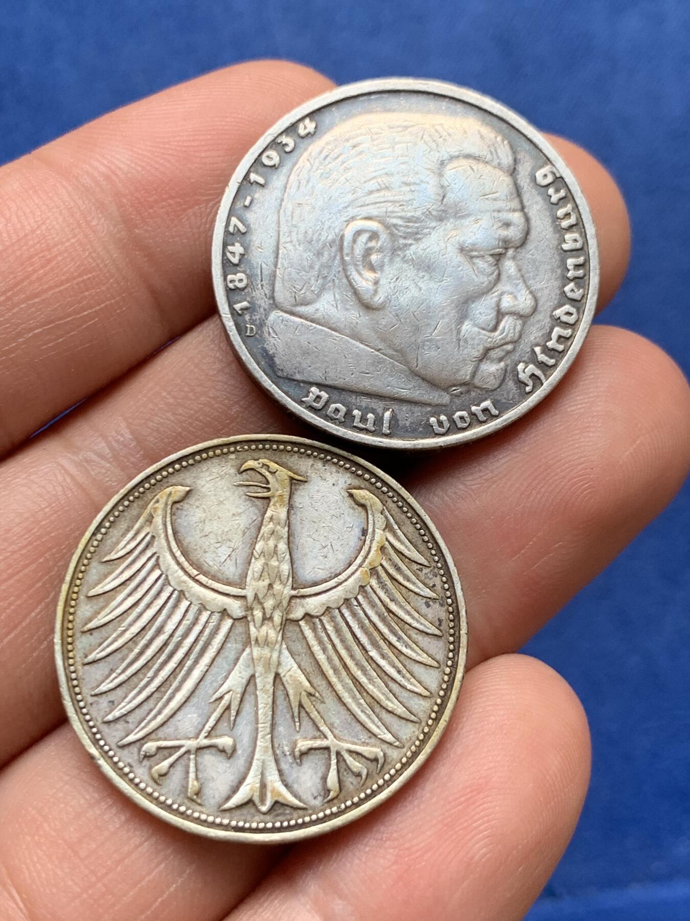 《竞宝斋》第396场 周日，周一，2场连拍 （全场包邮） 两枚一组 德国银币：1935年5帝国马克银币，13.88克，0.9银；1960年5马克银币，11.2克，0.625银。