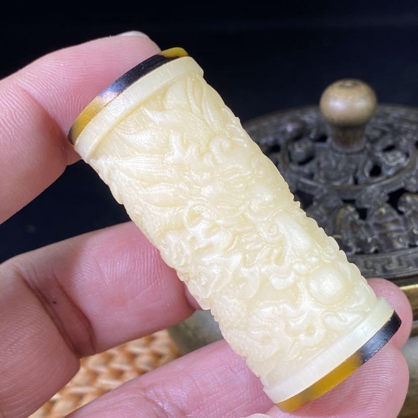 ❤️骆驼骨雕刻龙柱手把件(28011)尺寸55*23mm