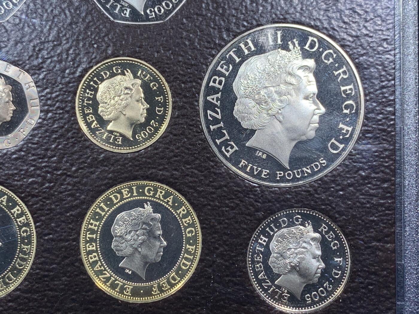 《竞宝斋》第396场 周日，周一，2场连拍 （全场包邮） 英国2005年精制套币, 盒证全，品相好