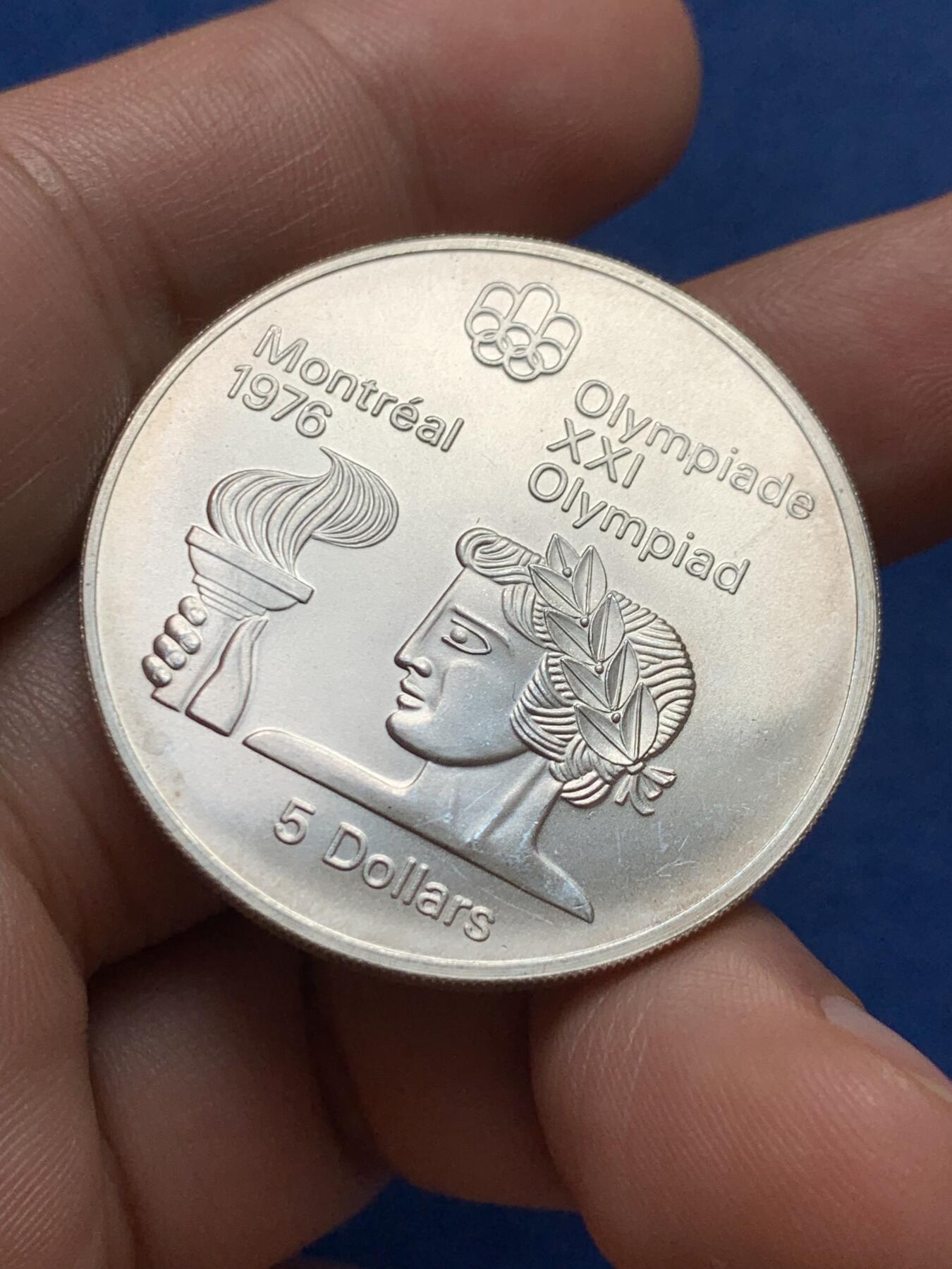 《竞宝斋》第396场 周日，周一，2场连拍 （全场包邮） 加拿大1976年蒙特利尔夏季奥运会-手持火炬的运动员银币 925银 24.3克