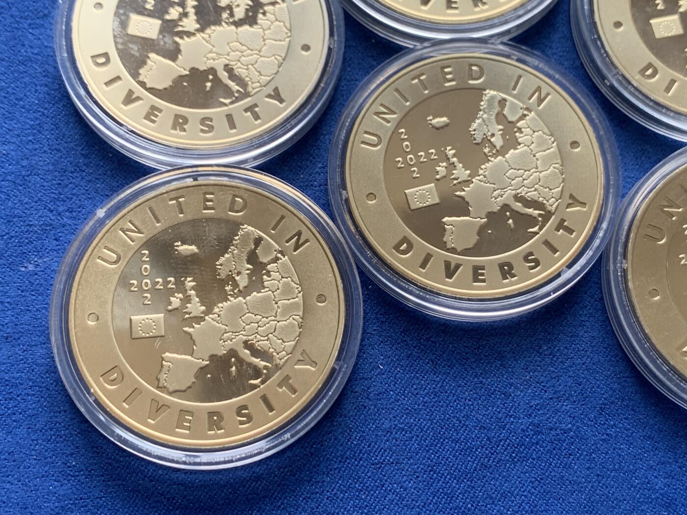 《竞宝斋》第396场 周日，周一，2场连拍 （全场包邮） 六枚一组 庆祝欧元20周年纪念章 2022年是欧元之年